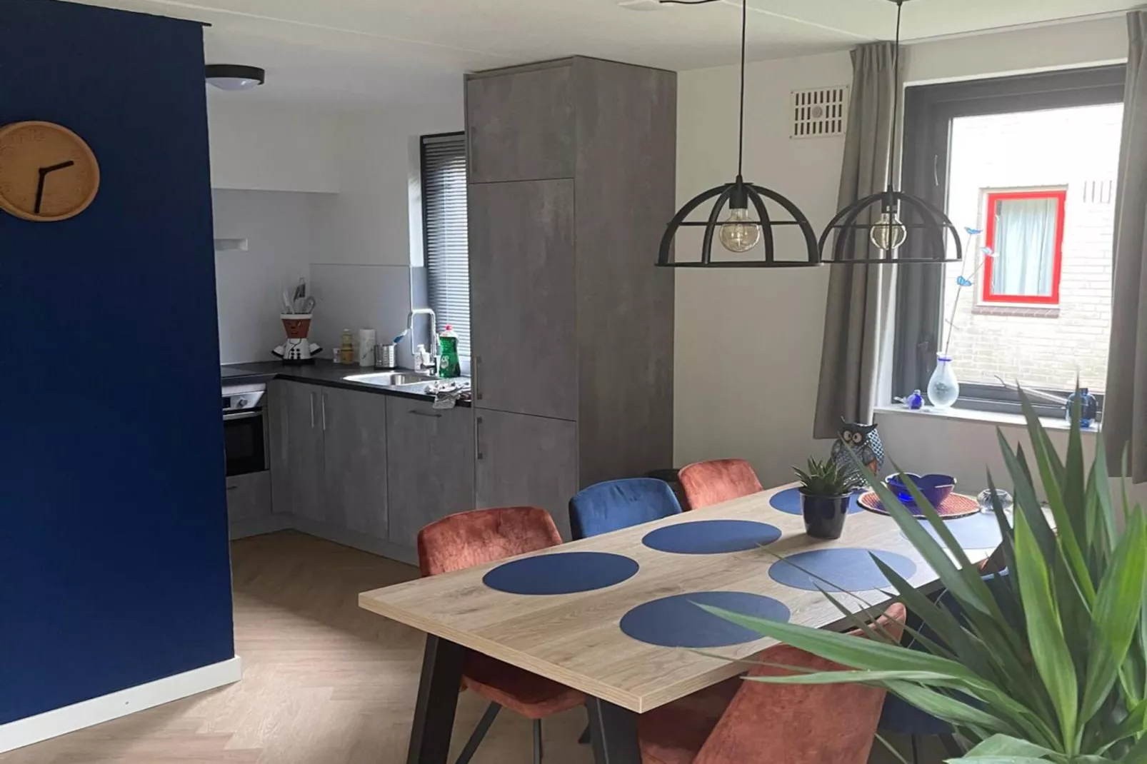 6 - Persons Lakeside Bungalow (copy) - Eetkamer
