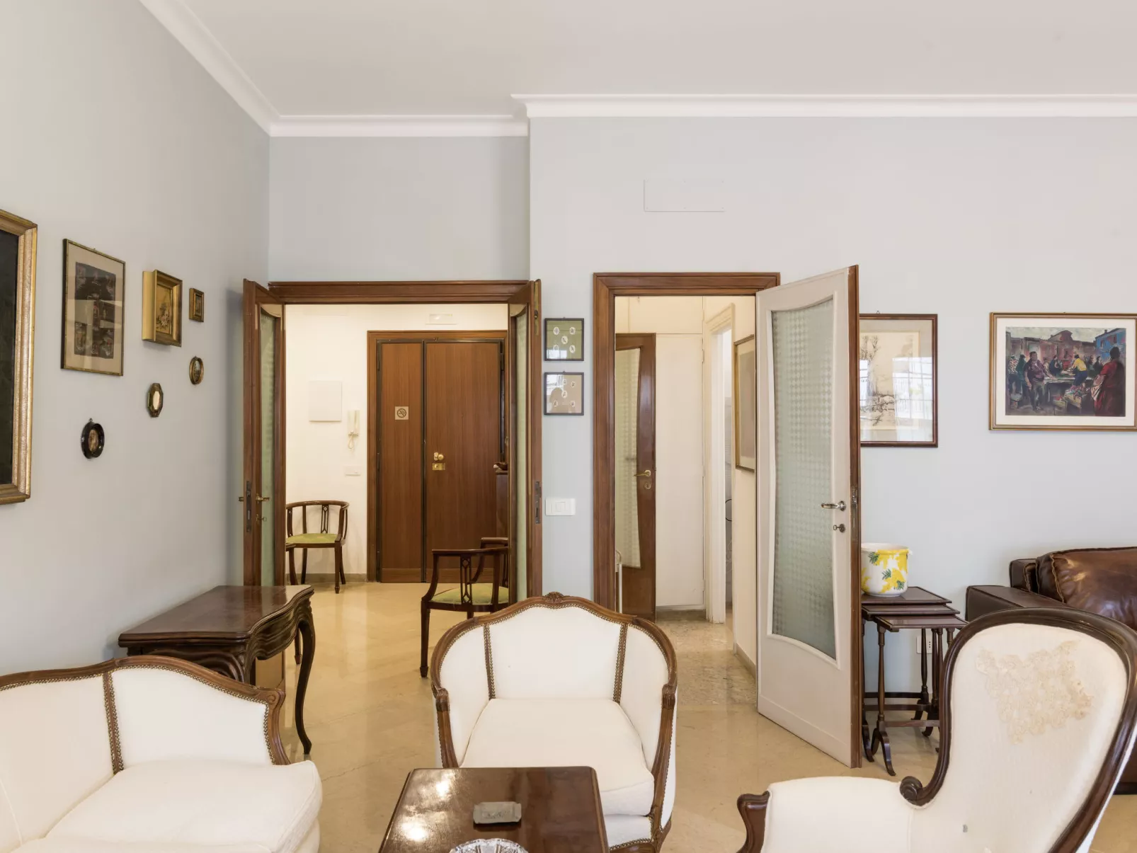 AMP Vatican Home - Binnen