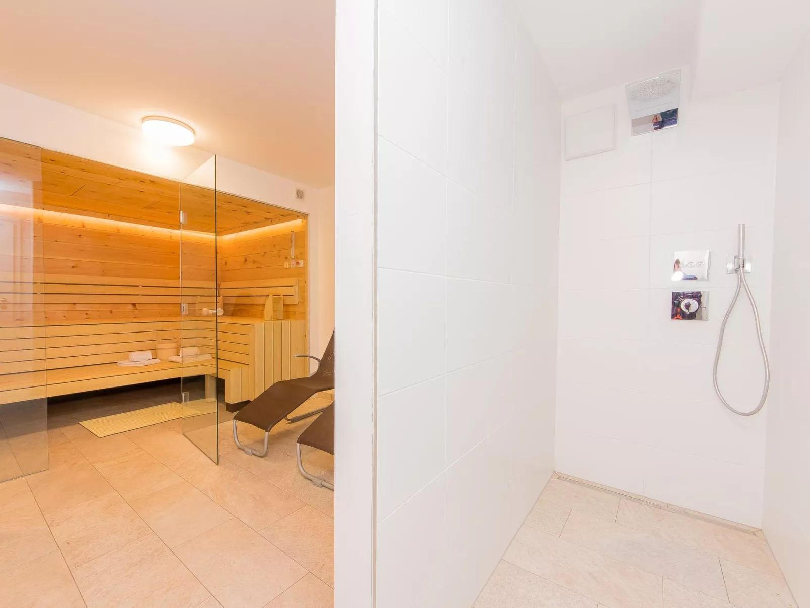 1_ZMO1 - Almrose Chalet - Binnen