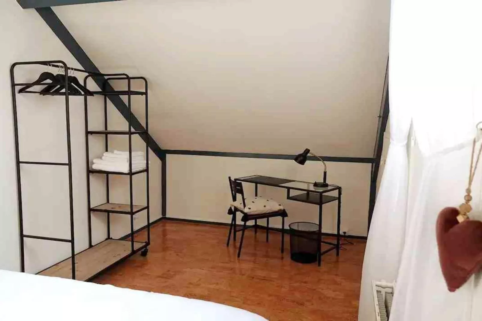 6 - Person Forest Pet & Family Bungalow - Slaapkamer