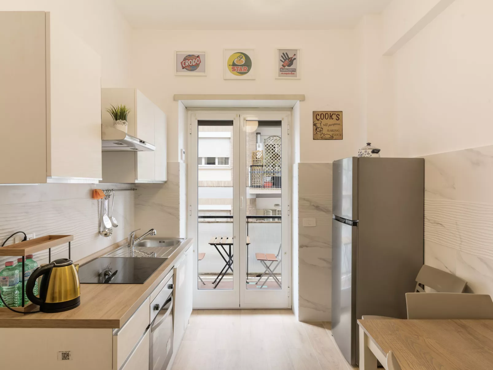 AMP Vatican Home - Binnen