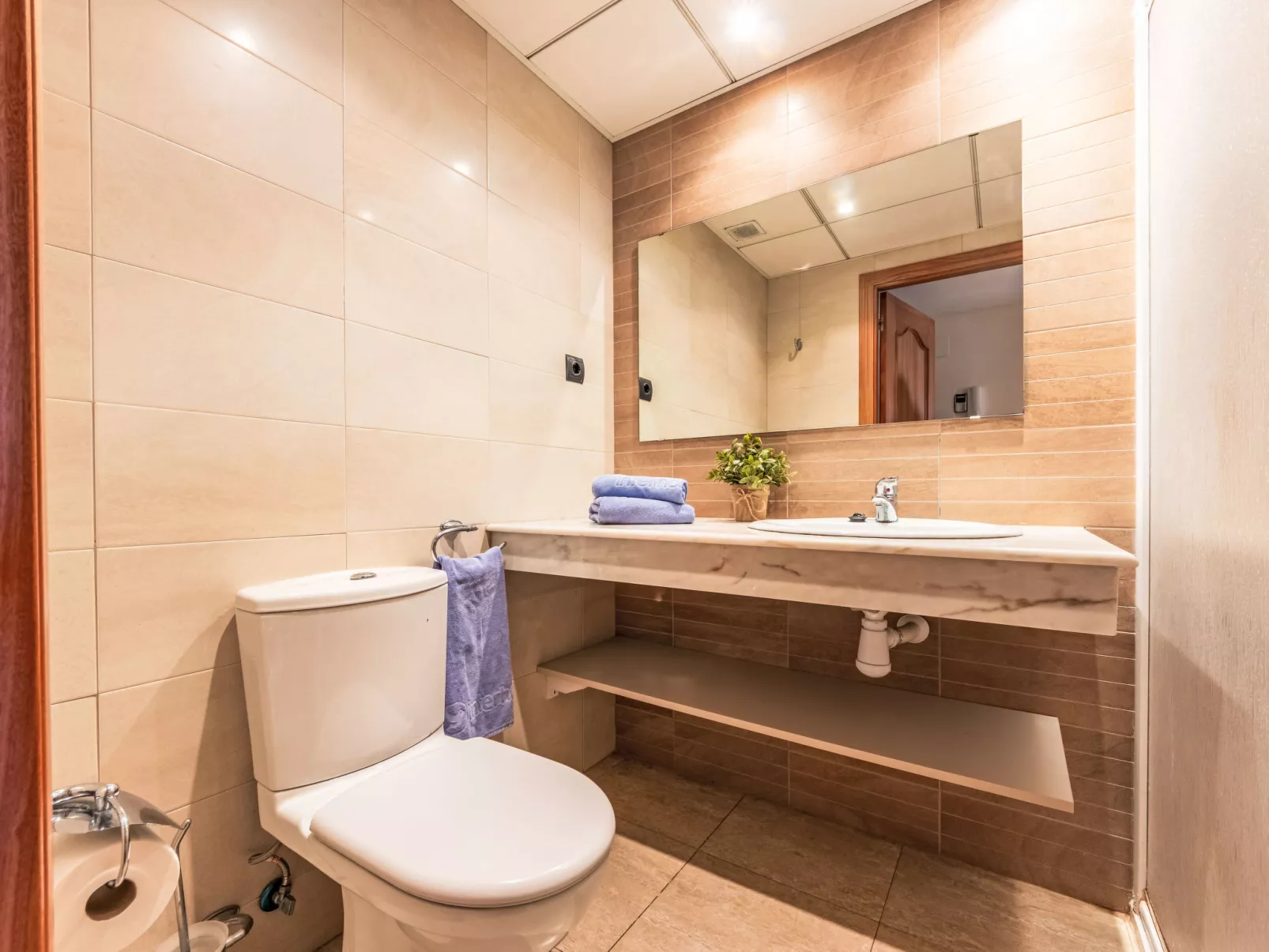 Golden Beach - Binnen