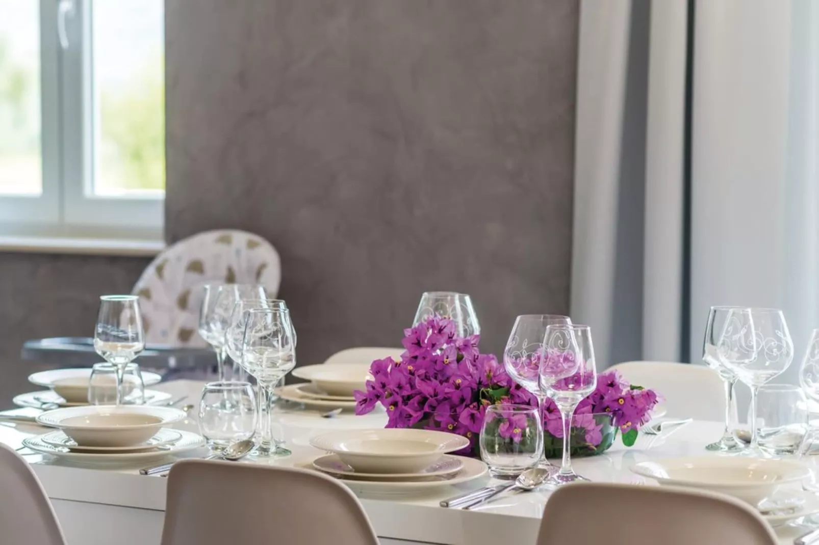 HOLIDAY HOUSE STONE BLISS - Eetkamer