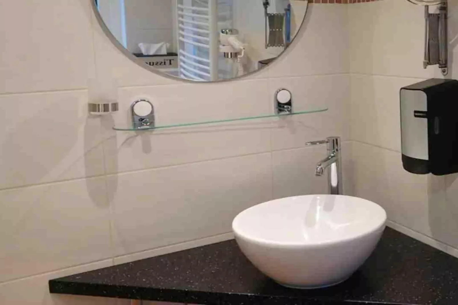 6 - Person Forest Pet & Family Bungalow - Badkamer