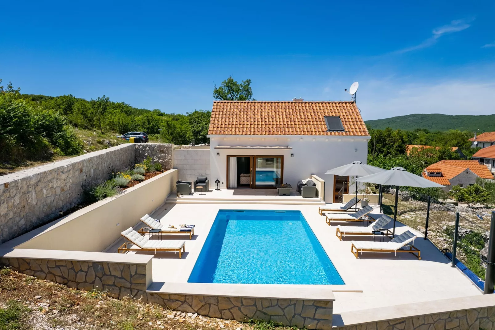 UNIQUE VILLA PIETRA - Zwembad