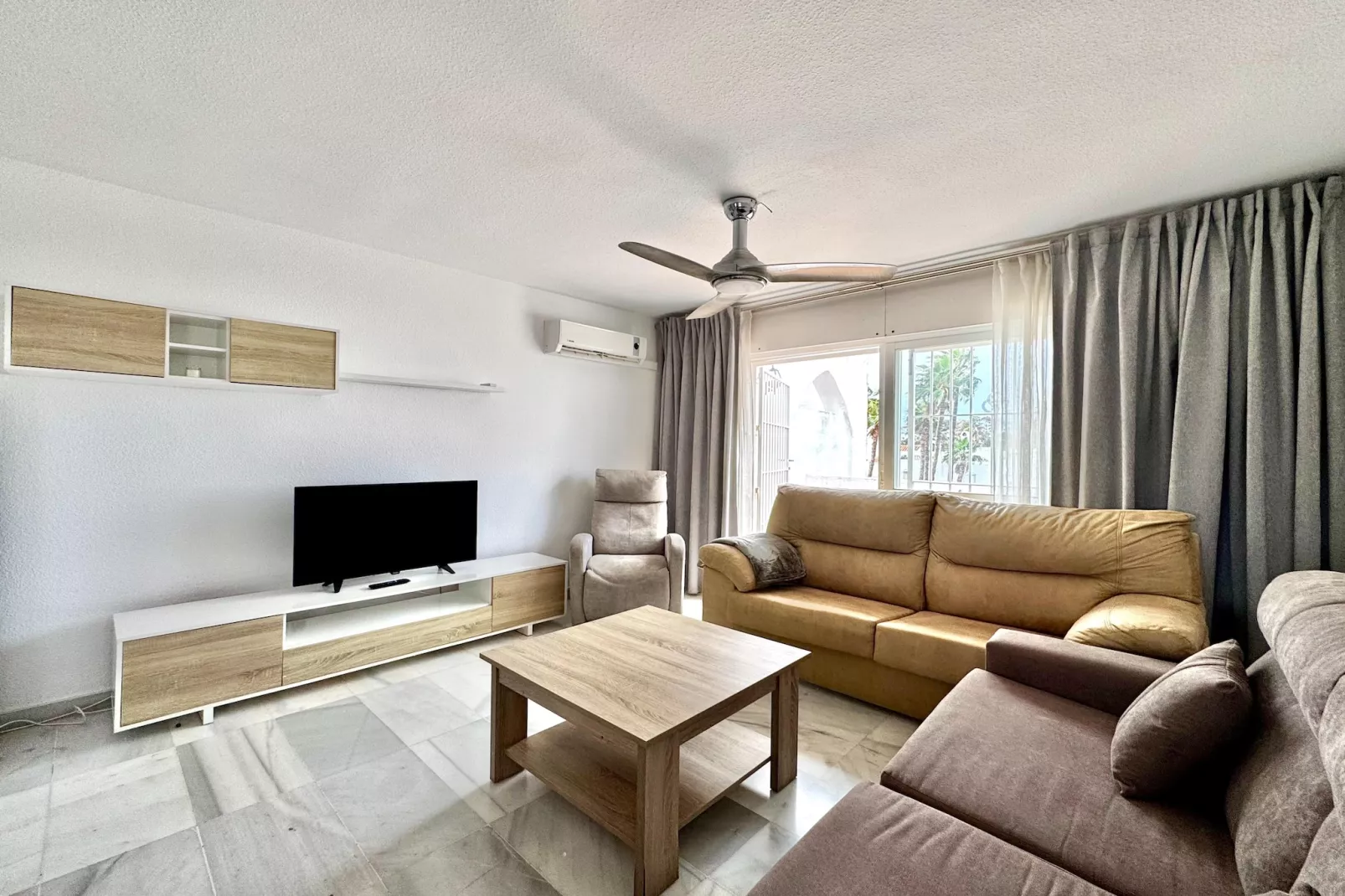 Golf Center 13 1-24 - Woonkamer