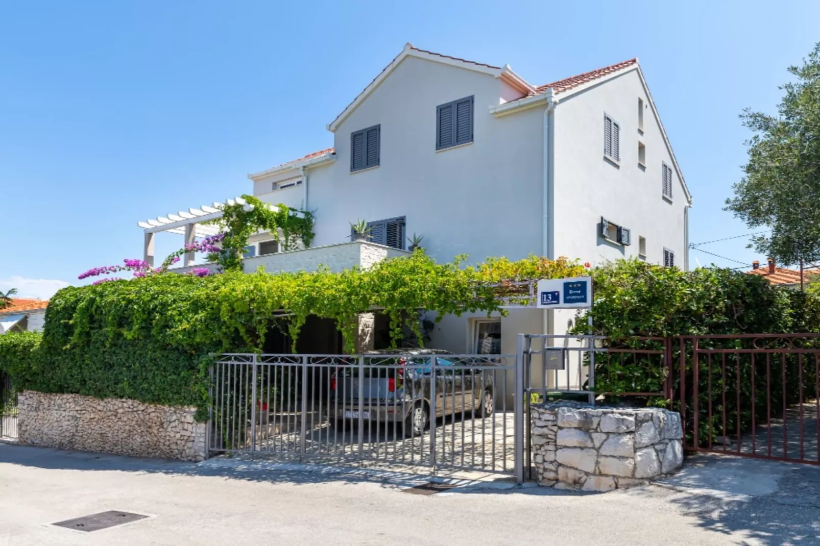 Apartment Oaza - Three Bedroom Apartment with Terrace and Sea View - Buitenlucht