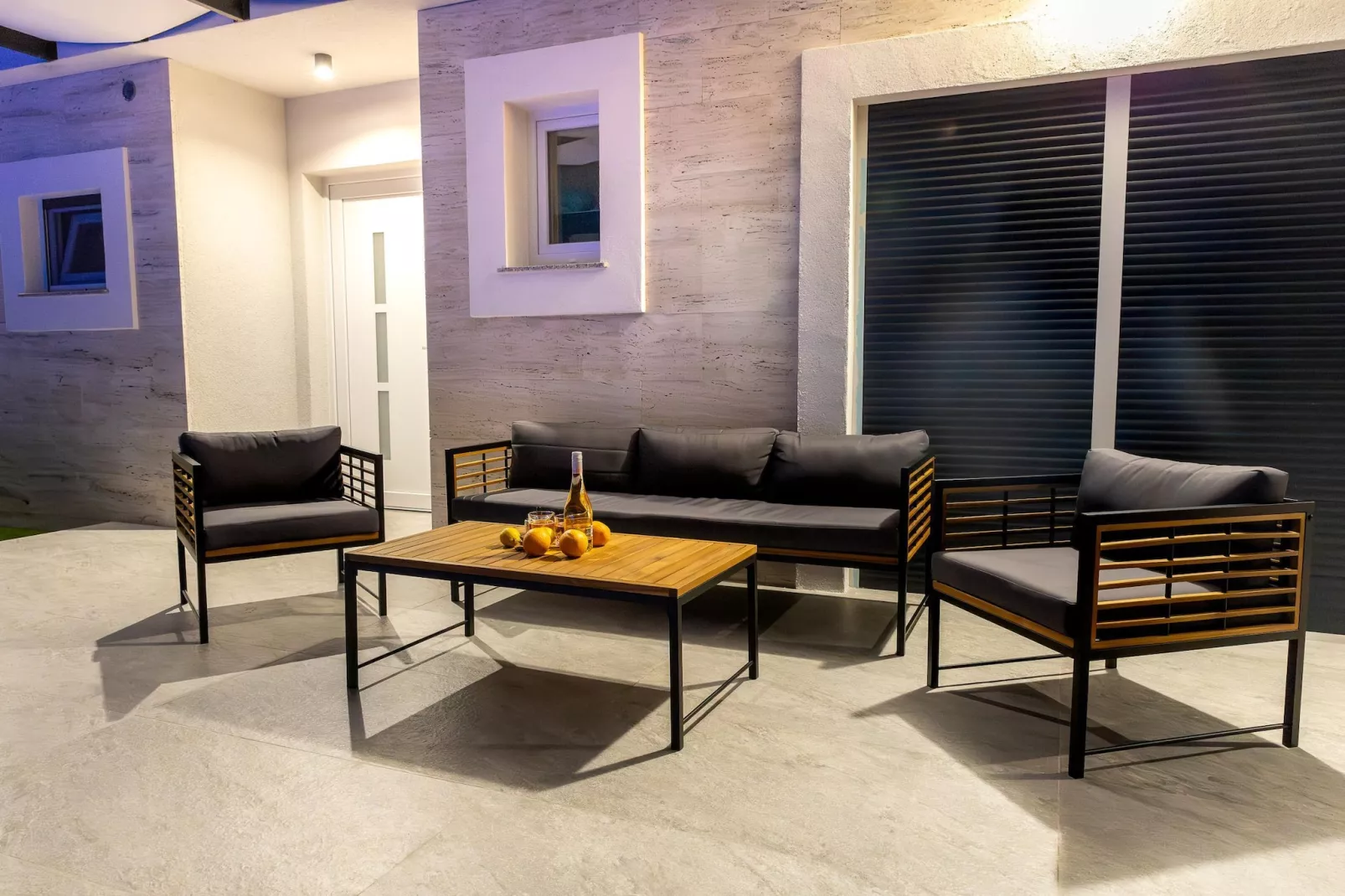 HOLIDAY HOME NENA - Terrasbalkon