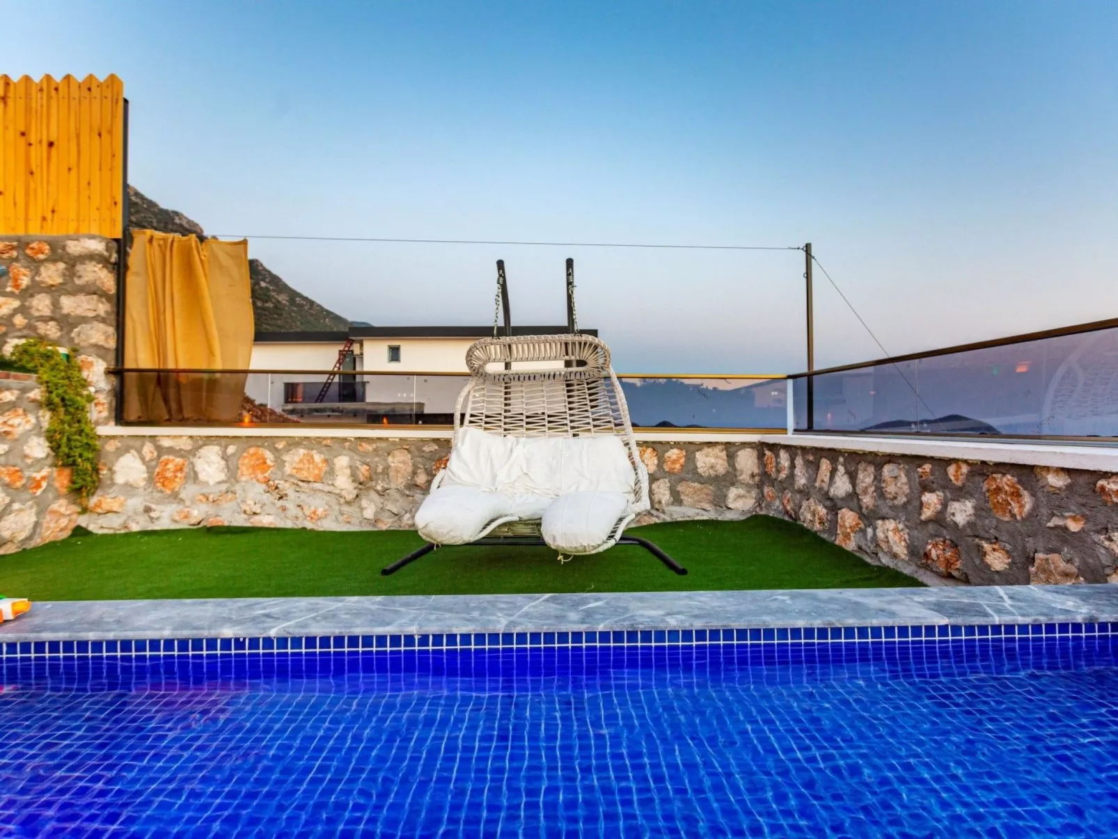 Villa Bajon mit Infinitypool und Meerblick - Buiten