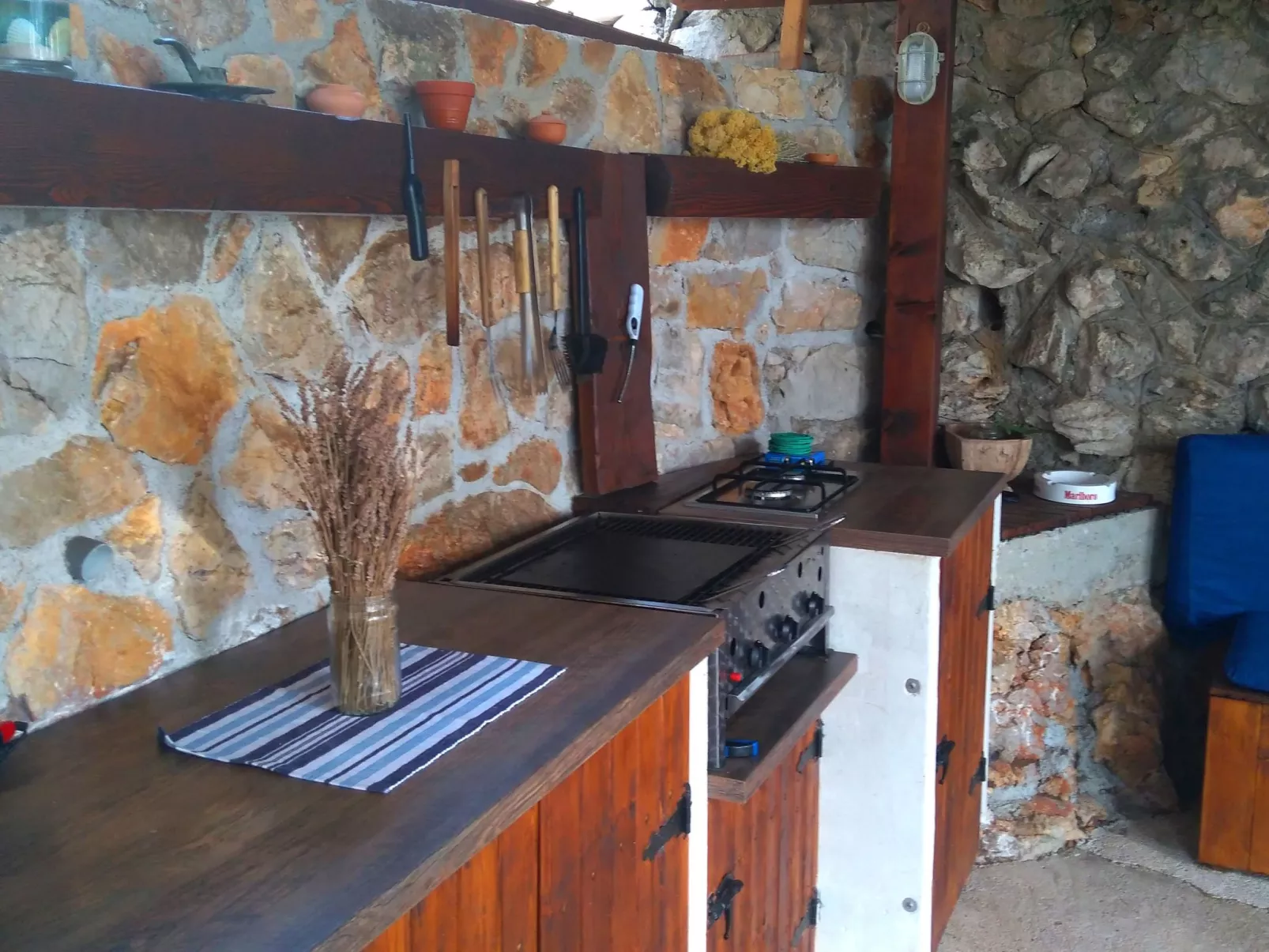 Mit Pool in Lukovo Sugarje - Buiten