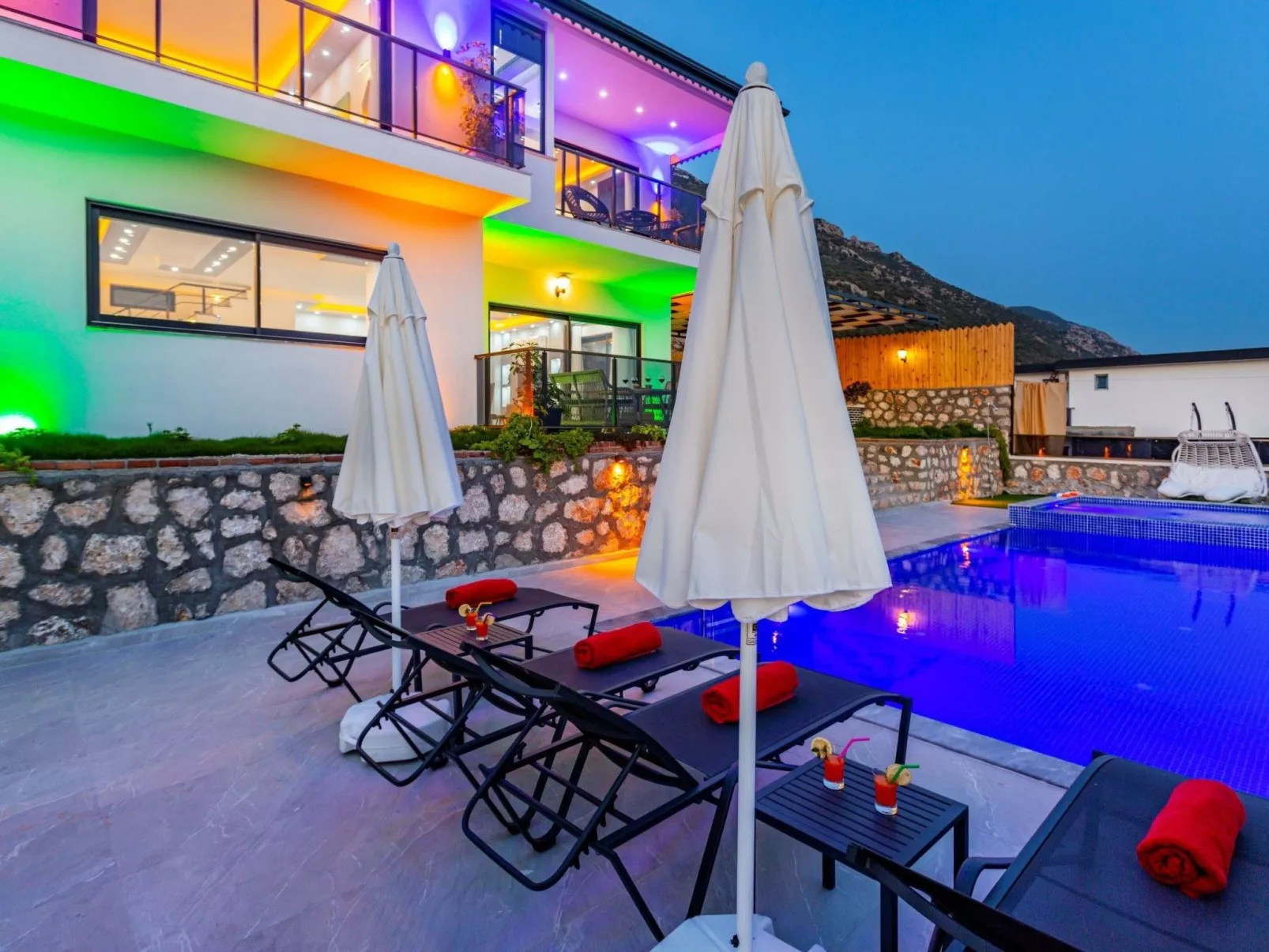 Villa Bajon mit Infinitypool und Meerblick - Buiten