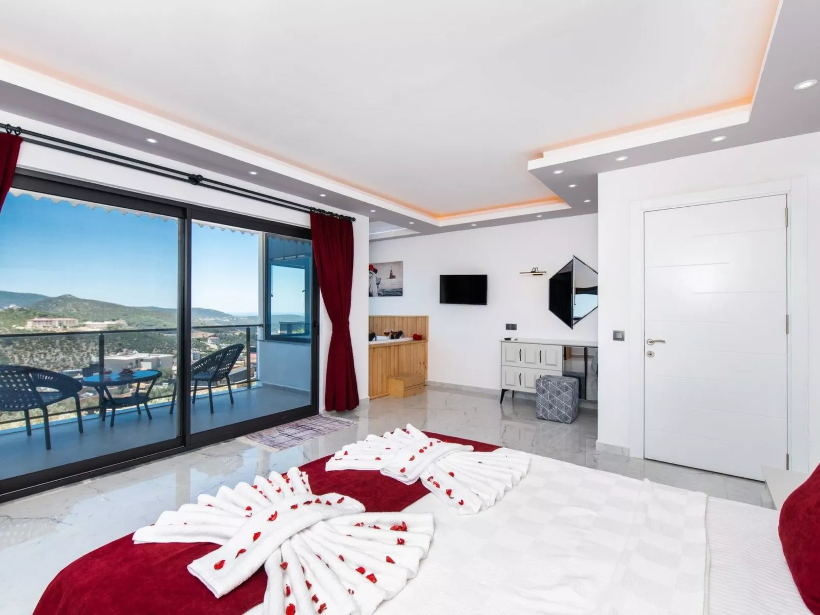 Villa Bajon mit Infinitypool und Meerblick - Binnen