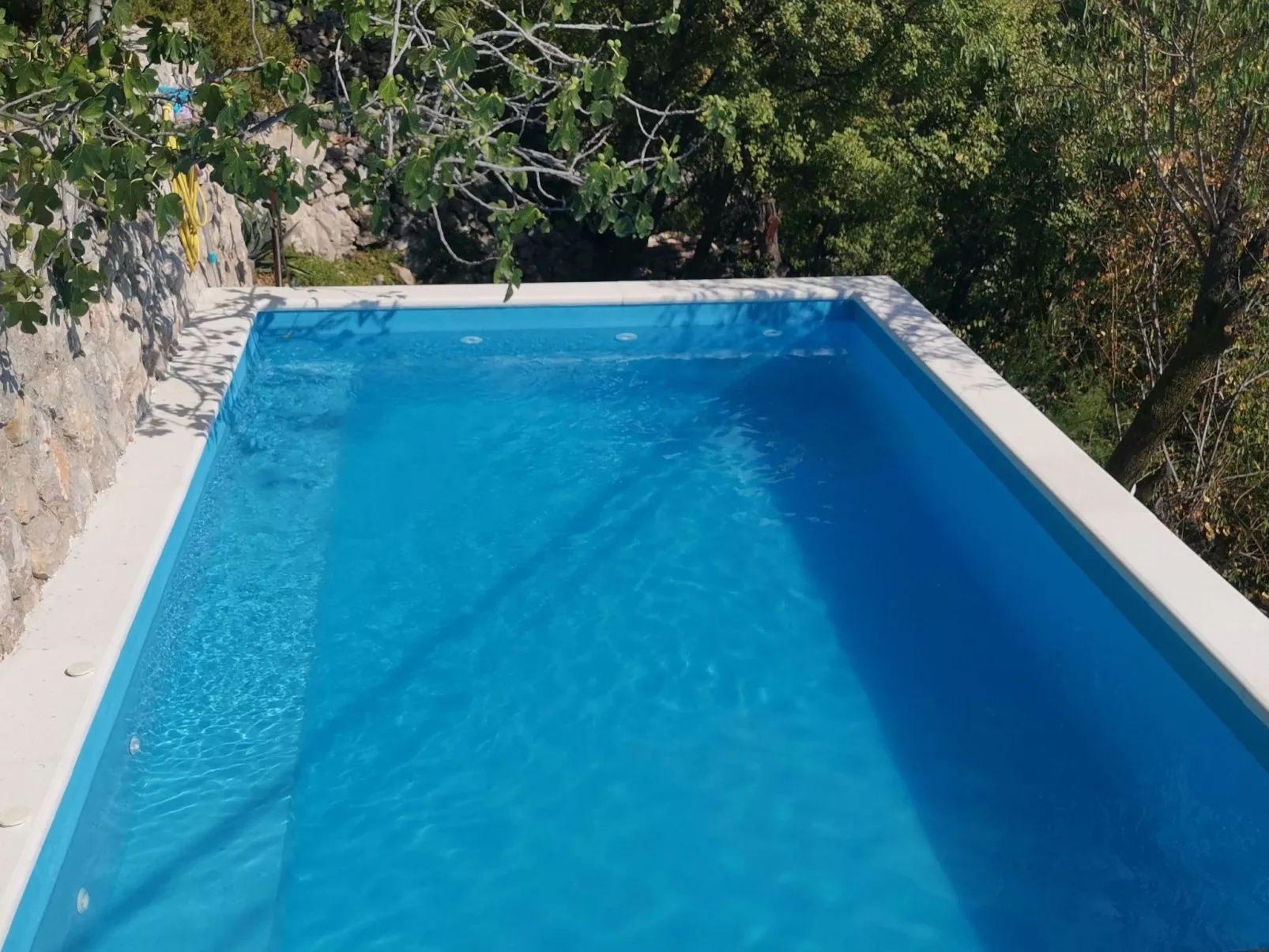 Mit Pool in Lukovo Sugarje - Buiten