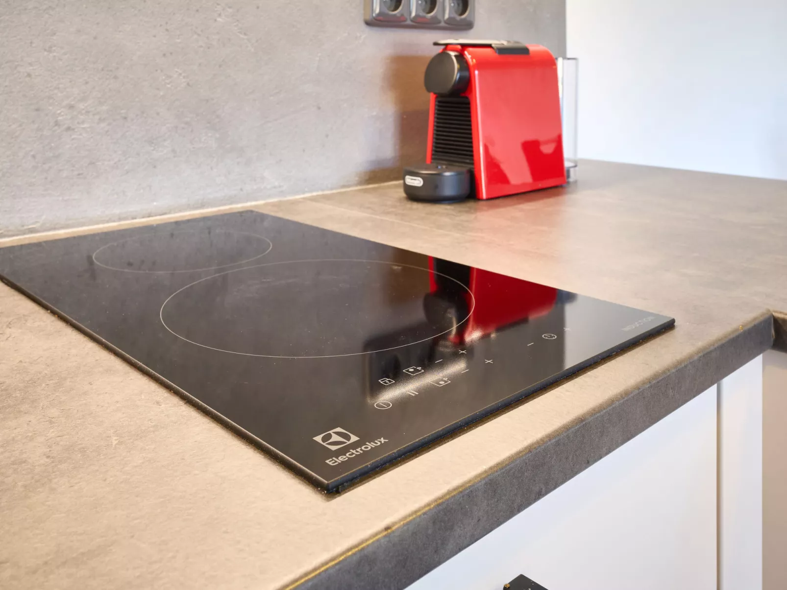 Sunny Terrace Oasis - Binnen