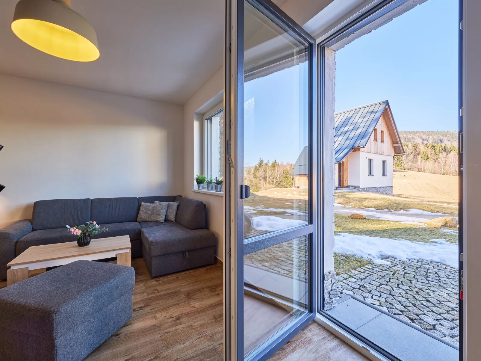 Sunny Terrace Oasis - Binnen