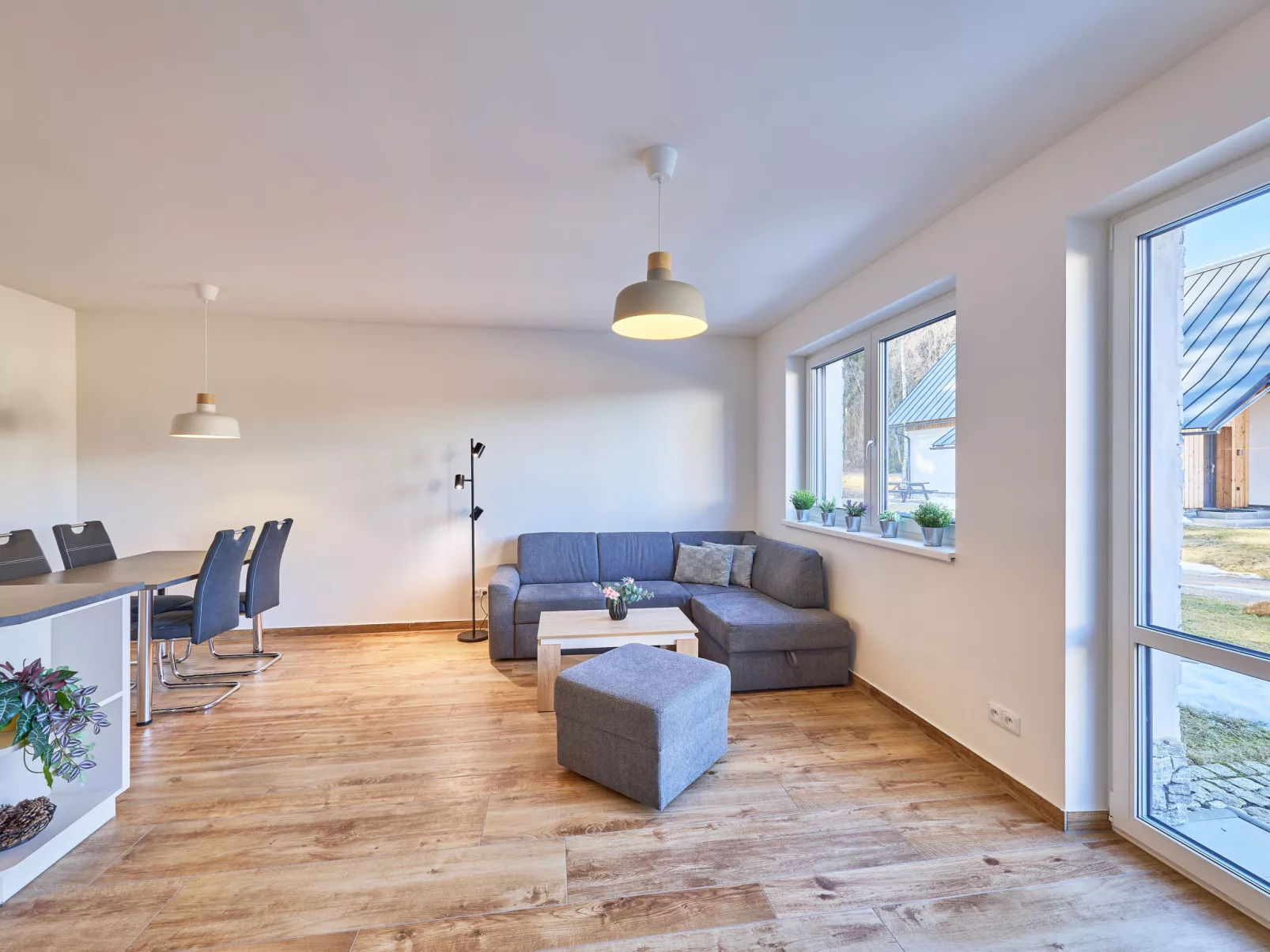 Sunny Terrace Oasis - Binnen