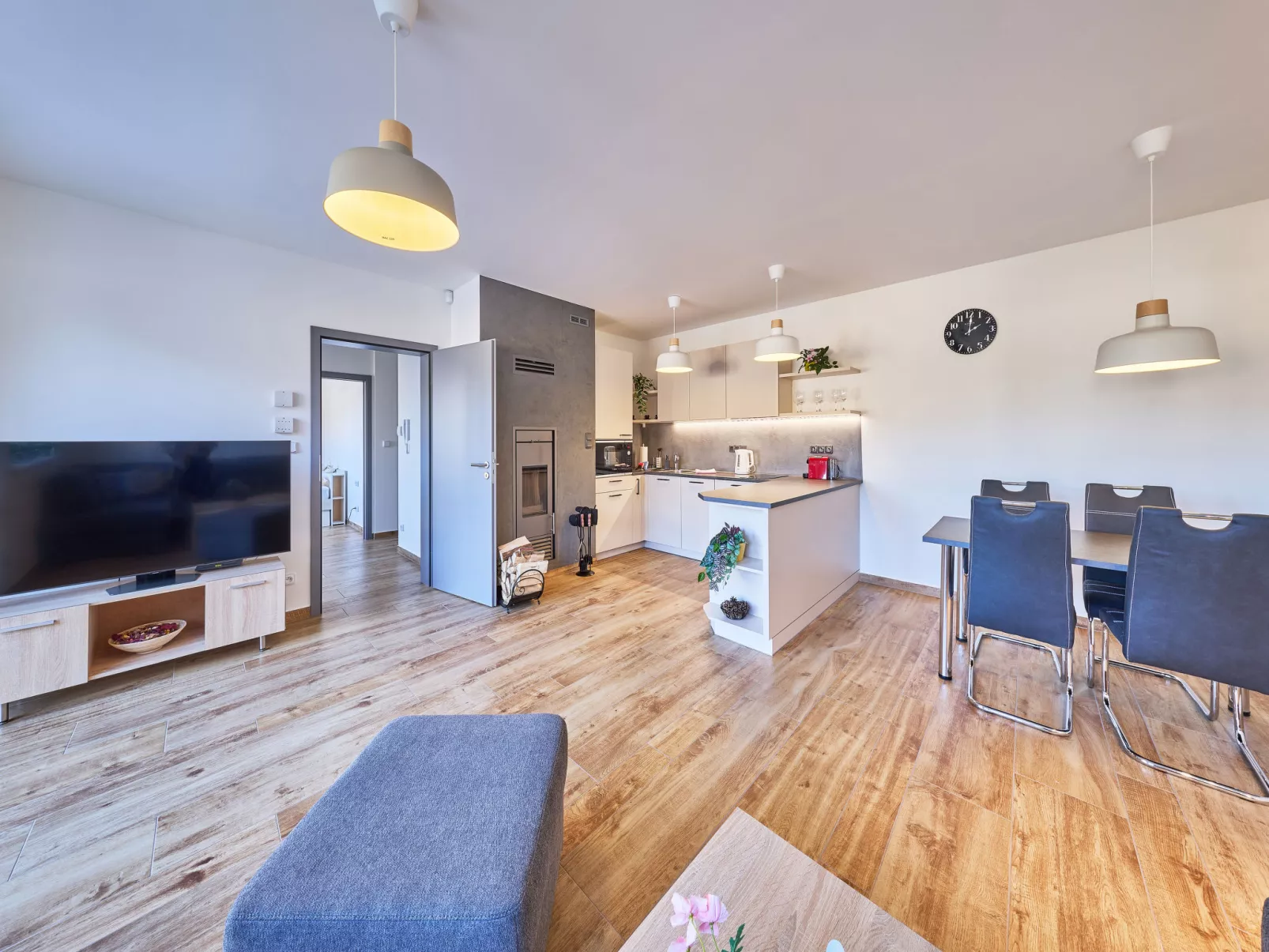 Sunny Terrace Oasis - Binnen