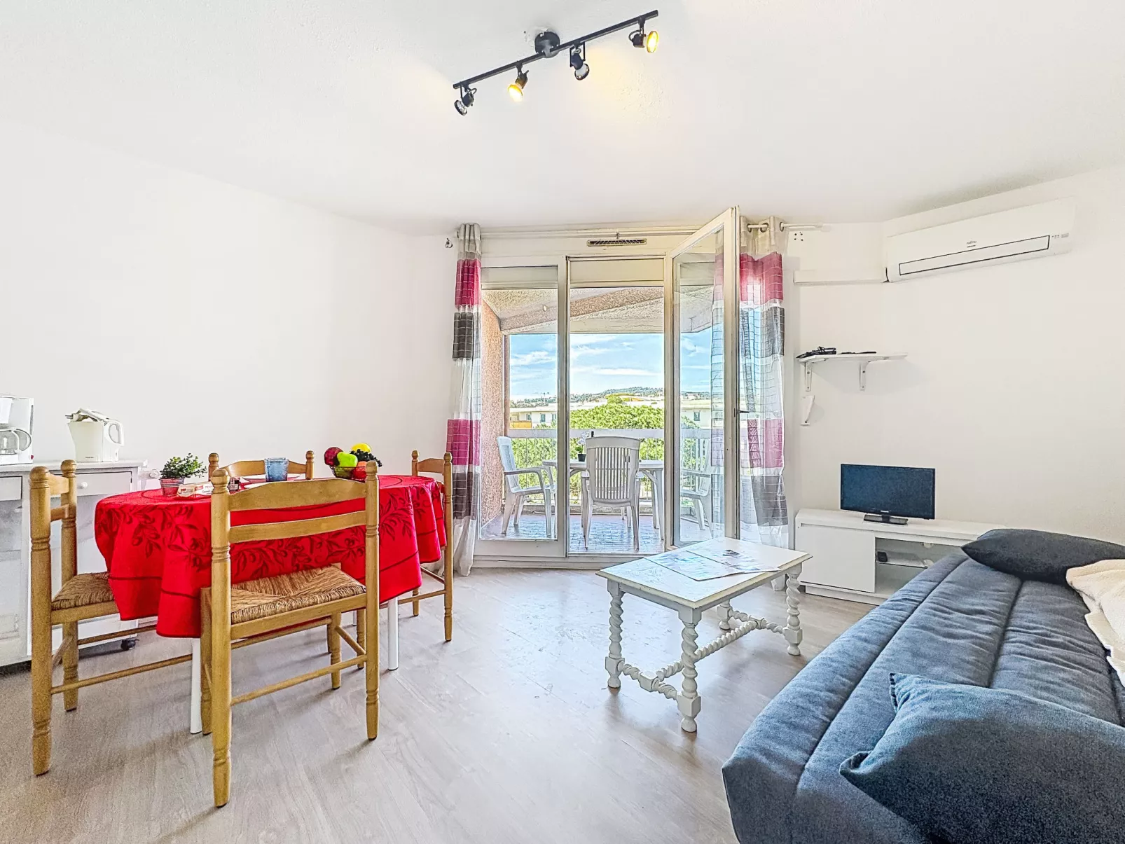 Le Saint François - Binnen