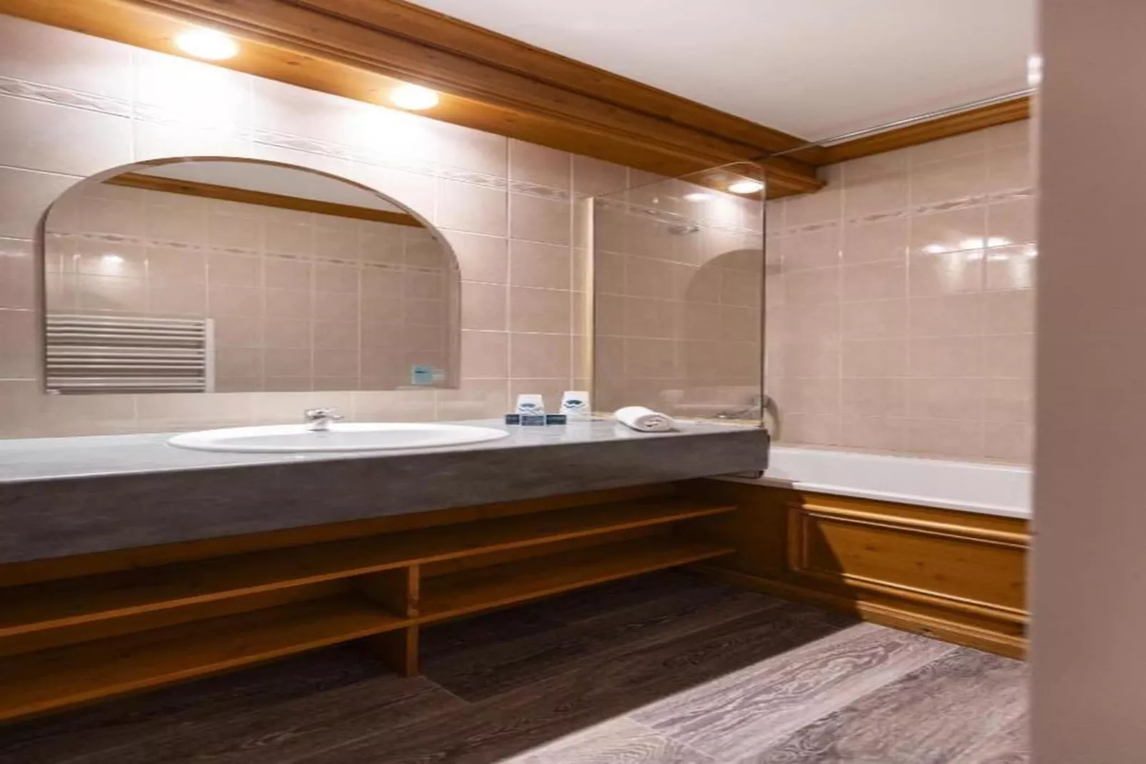 VALCENIS Chambre 2 personnes_C2 - Badkamer