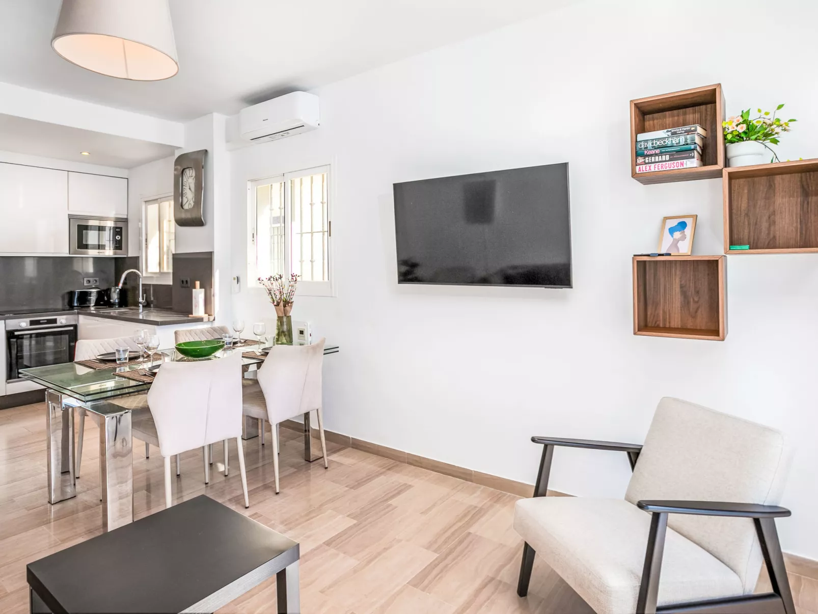 El Faro on the Beach - Binnen