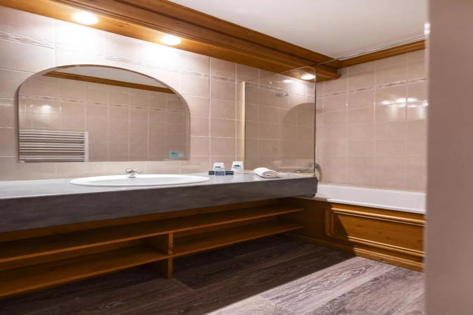 VALCENIS Chambre 4 personnes_C4 - Badkamer
