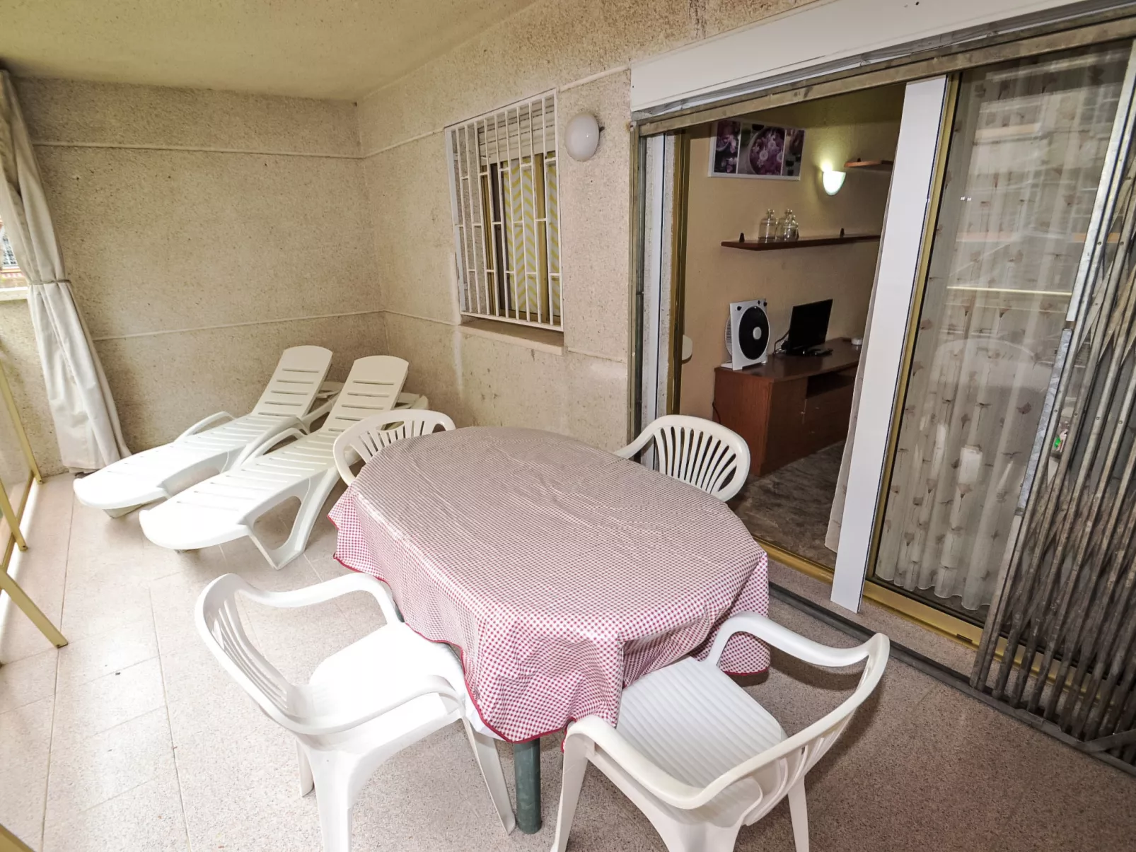 Cala Dorada - Binnen