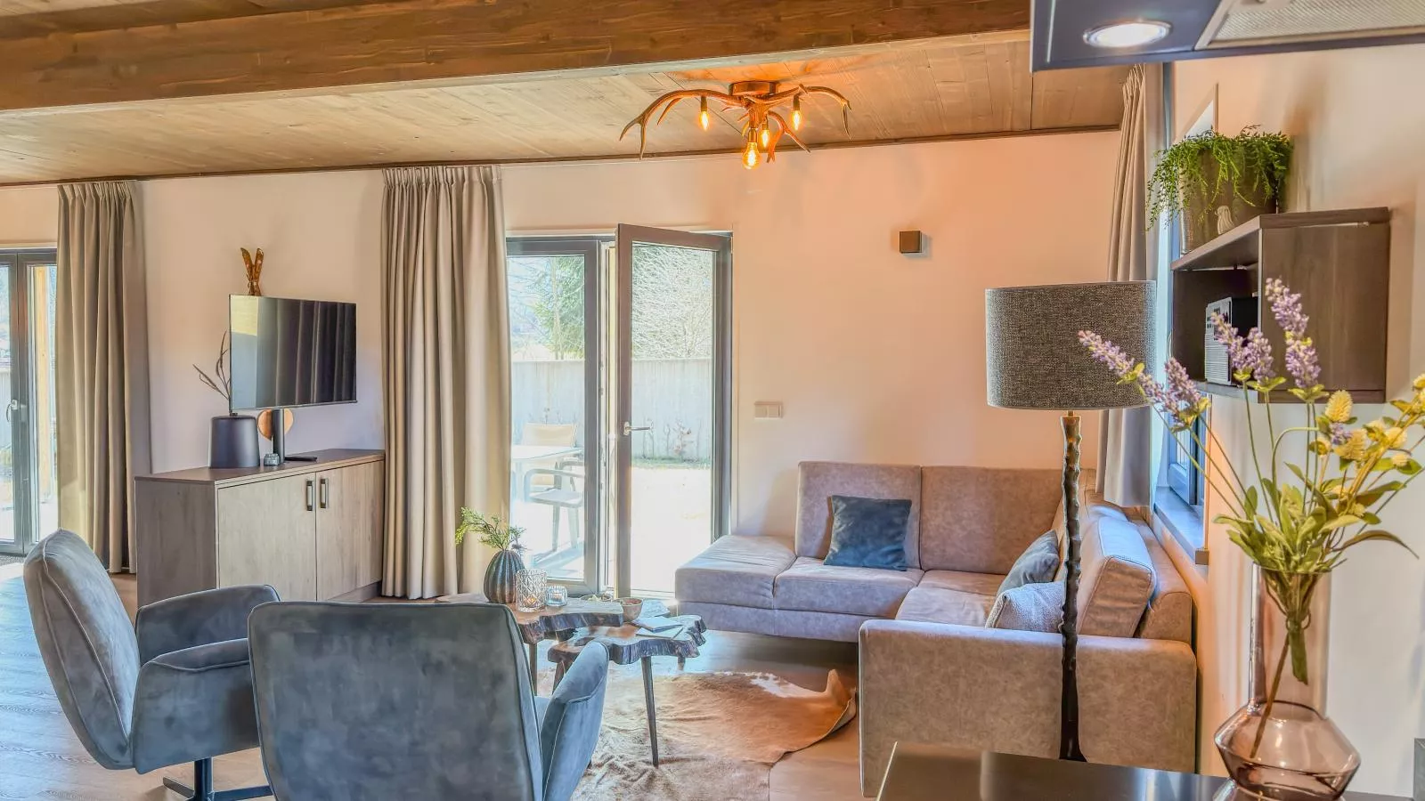 Alpenchalet am See - Woonkamer