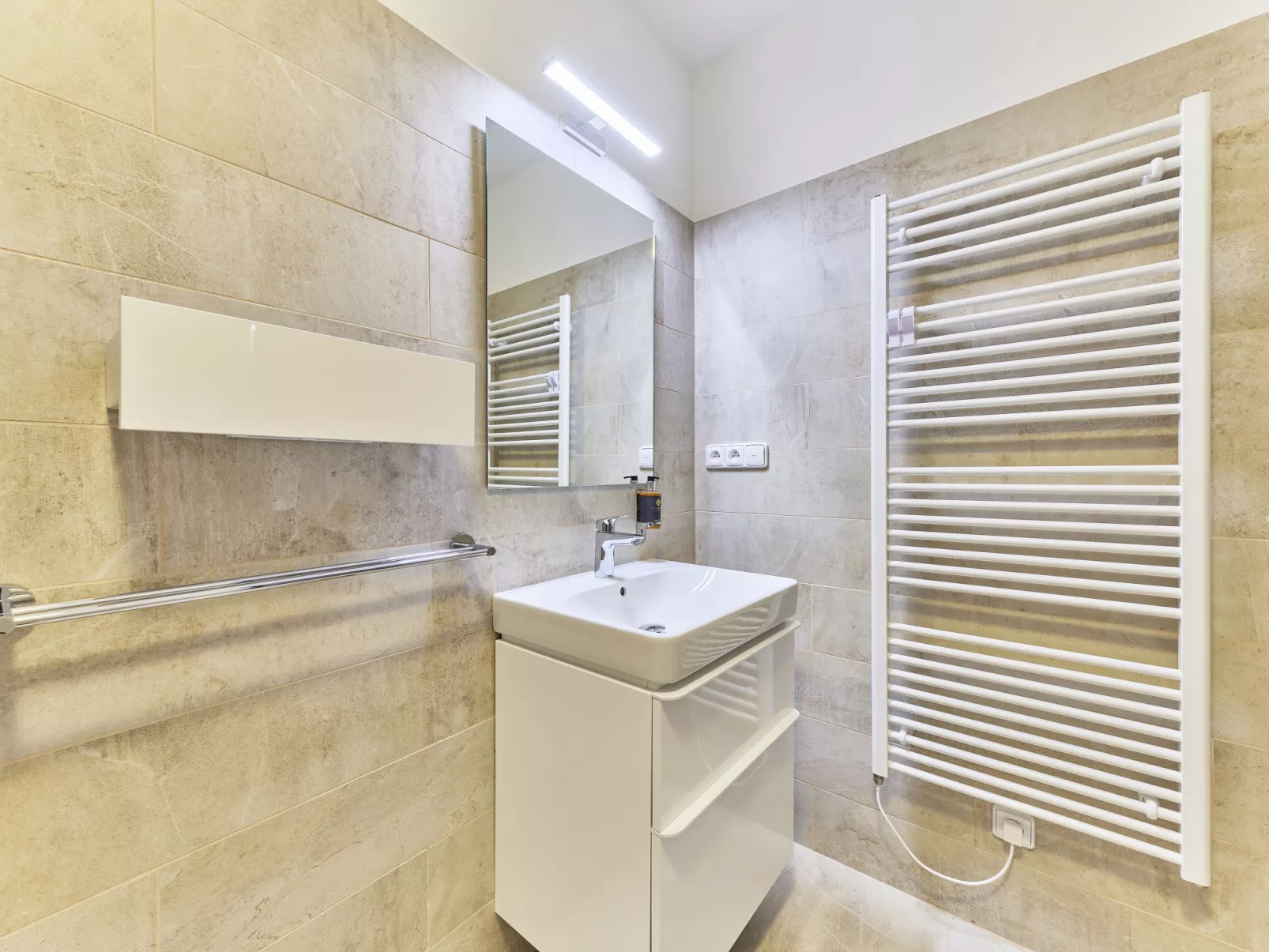 Sunny Terrace Oasis - Binnen