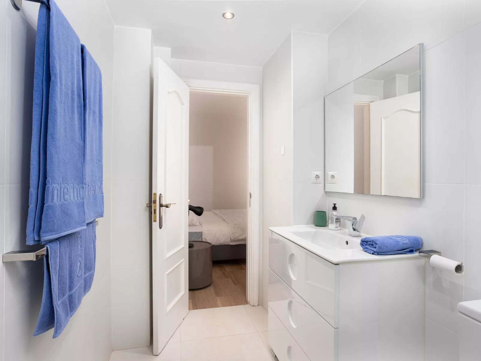 El Faro on the Beach - Binnen