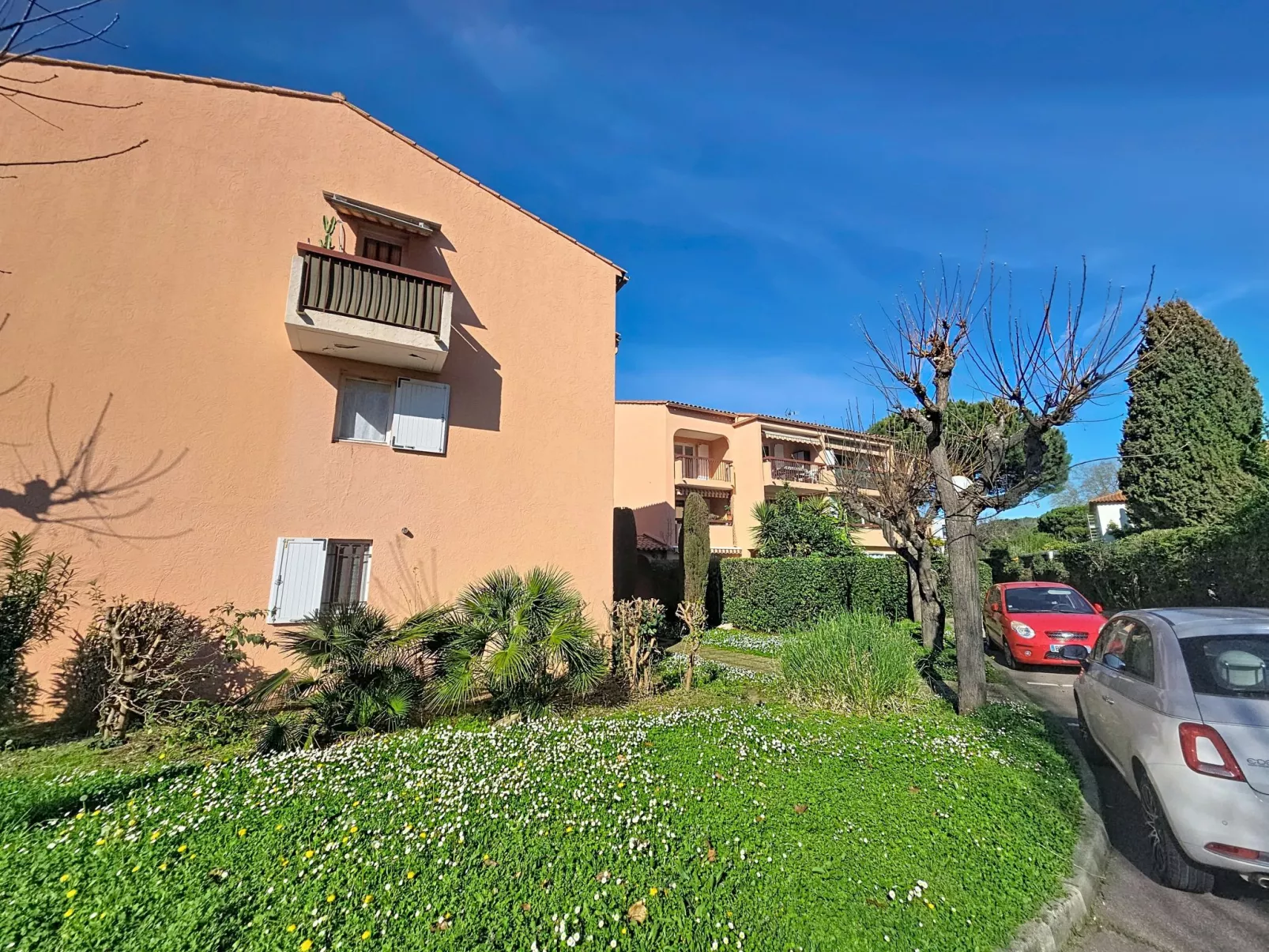 Les Flamants Roses - Buiten