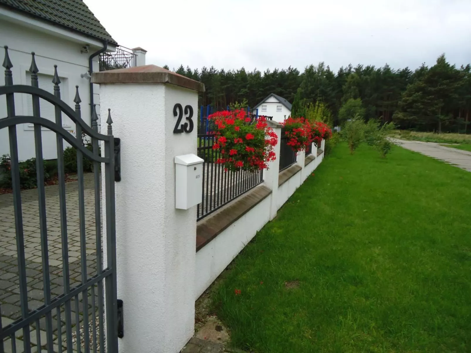 Wohnung in Rowy mit Grill, Terrasse, Parkplatz u - Buiten