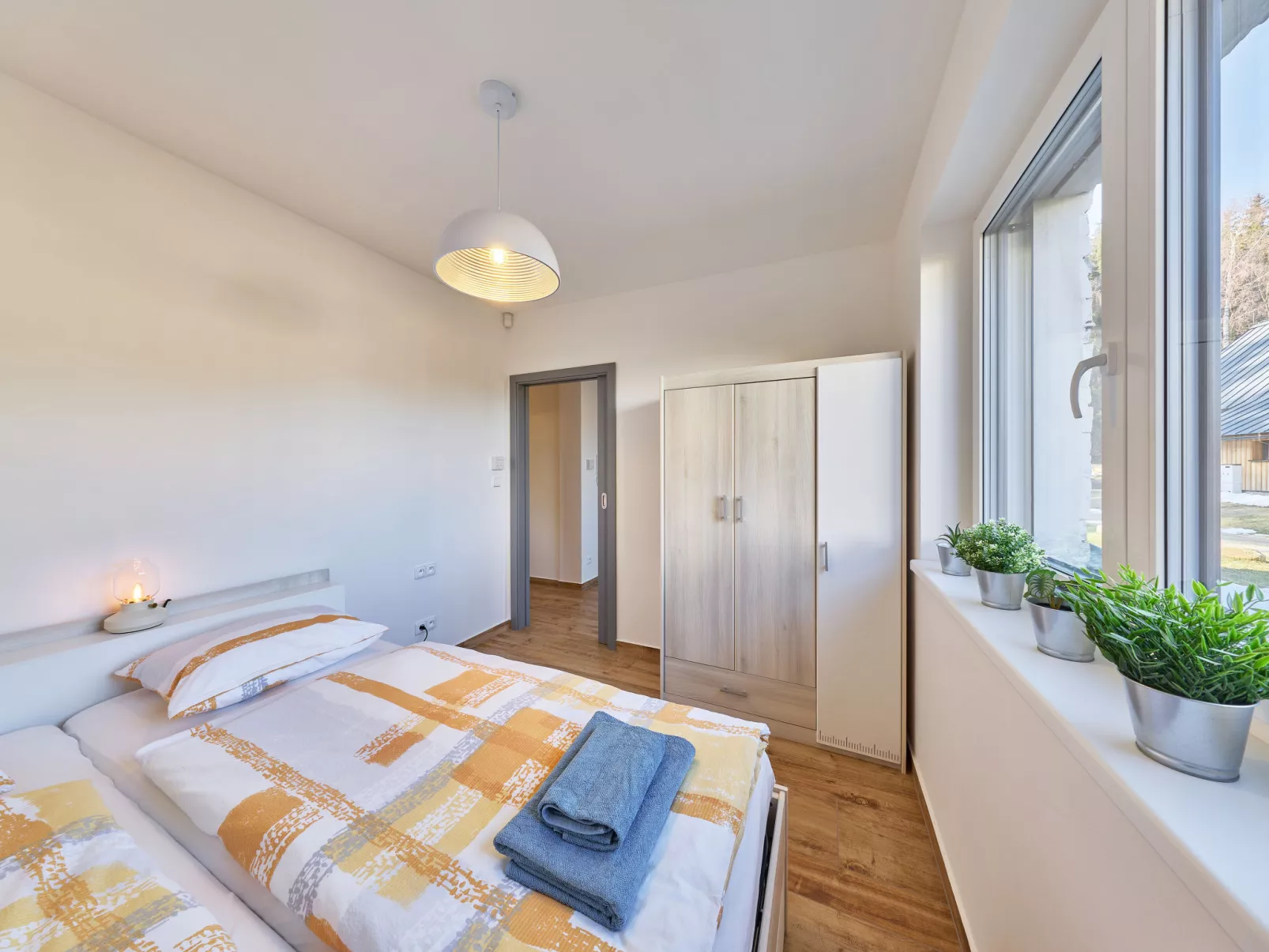 Sunny Terrace Oasis - Binnen