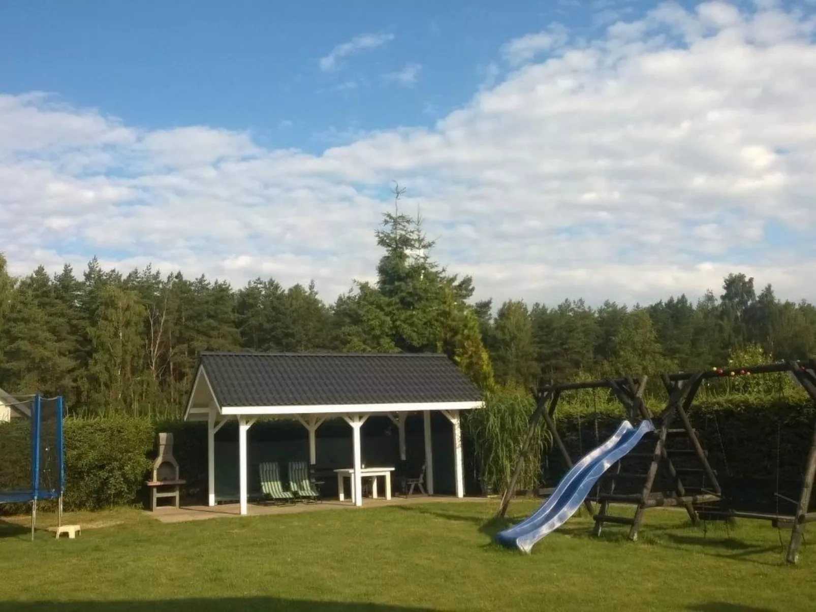 Wohnung in Rowy mit Grill, Terrasse, Parkplatz u - Buiten