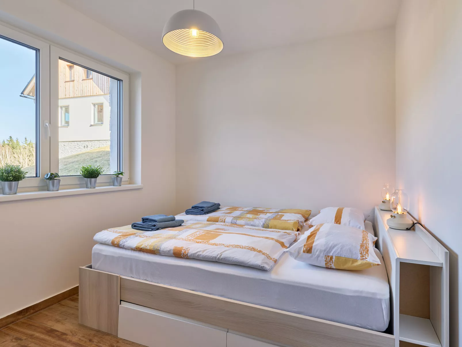 Sunny Terrace Oasis - Binnen