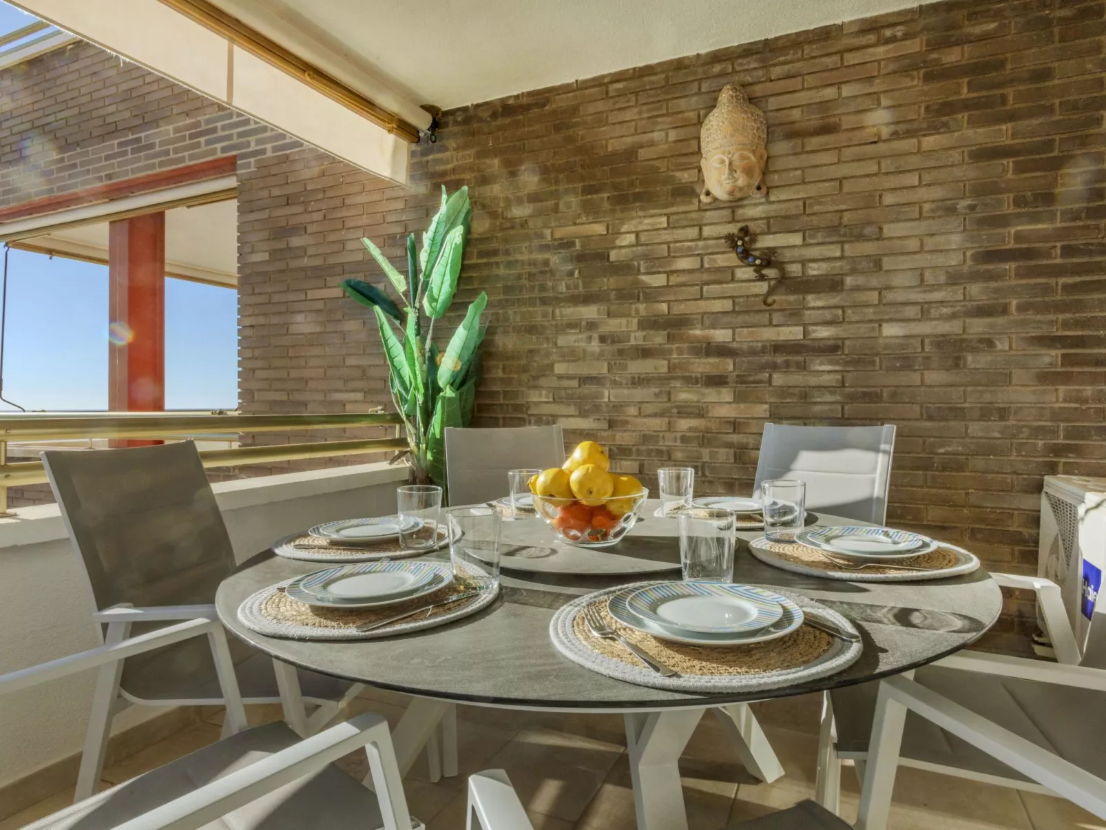 Los Delfines - Buiten