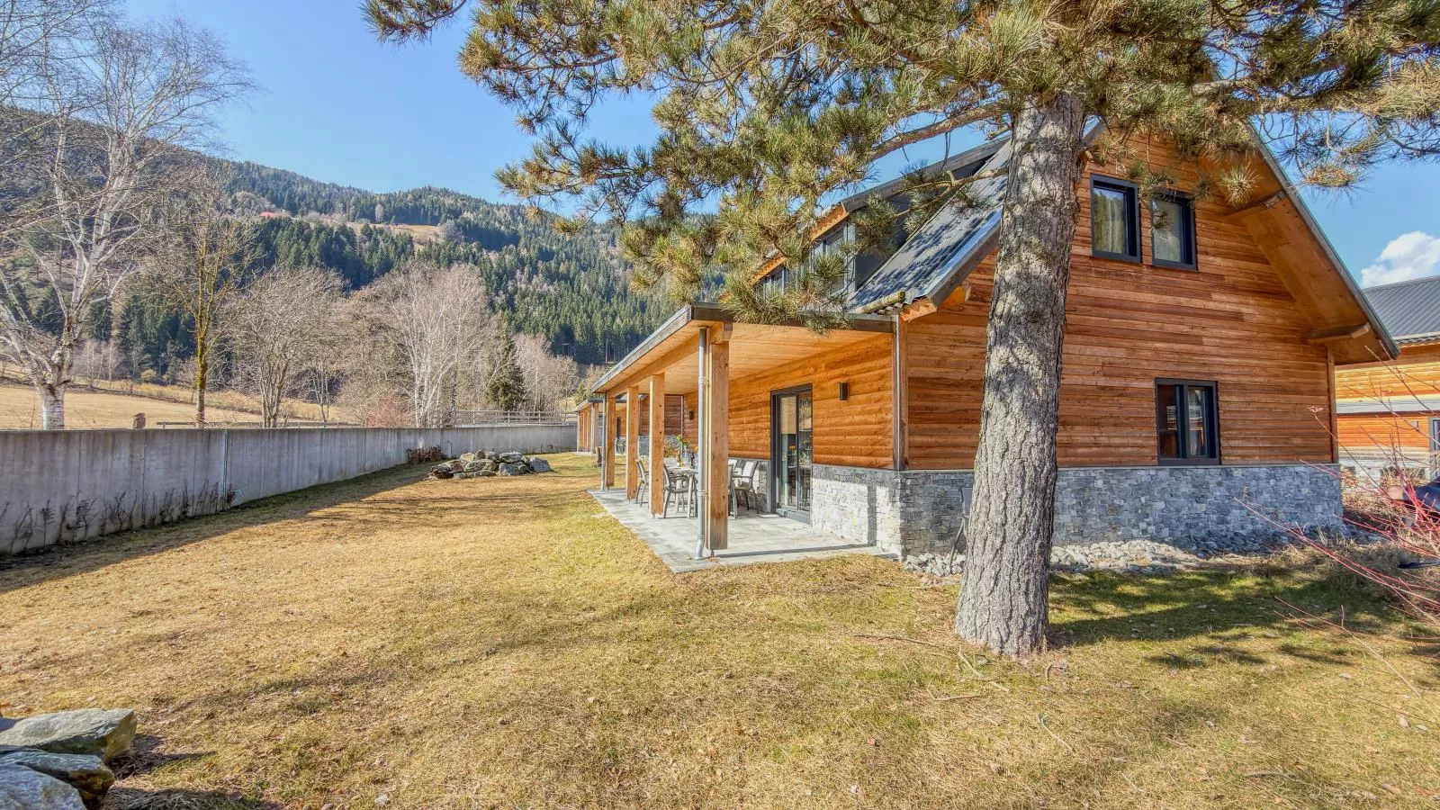 Alpenchalet am See - Buitenkant zomer