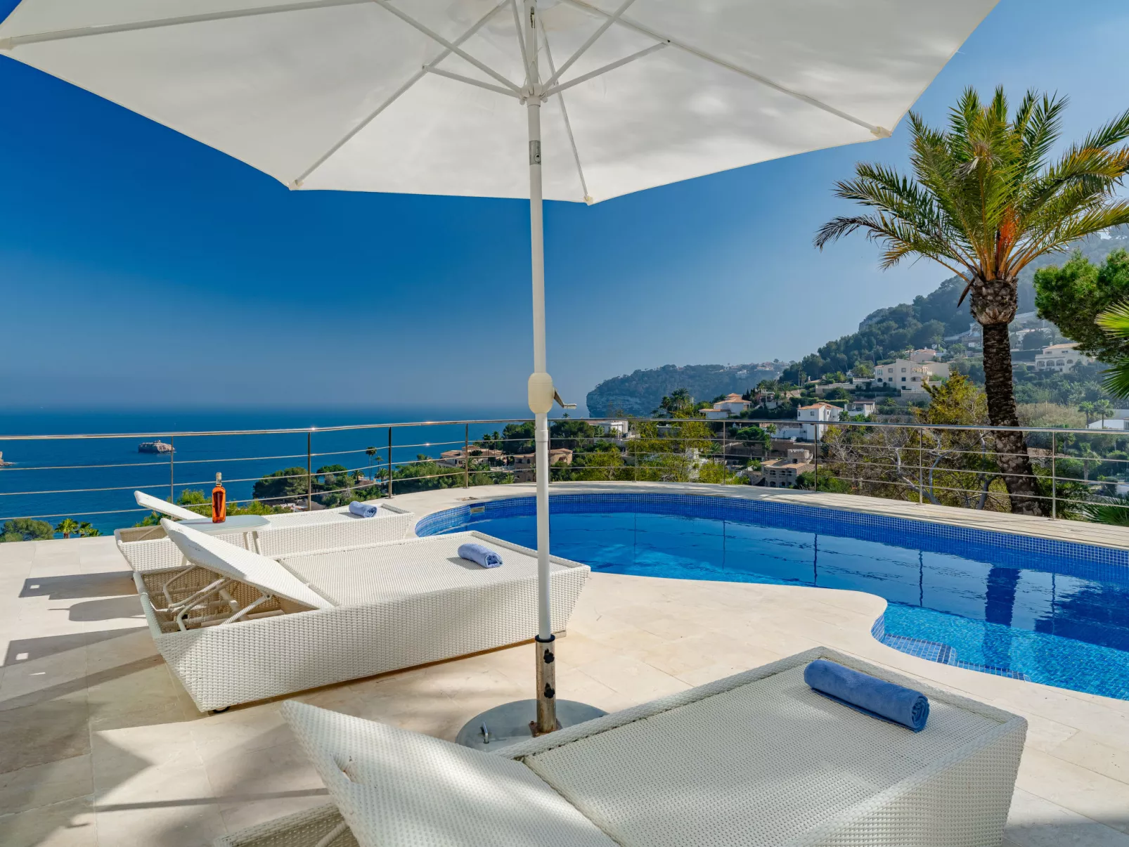 Tintorera Mar Azul - Buiten