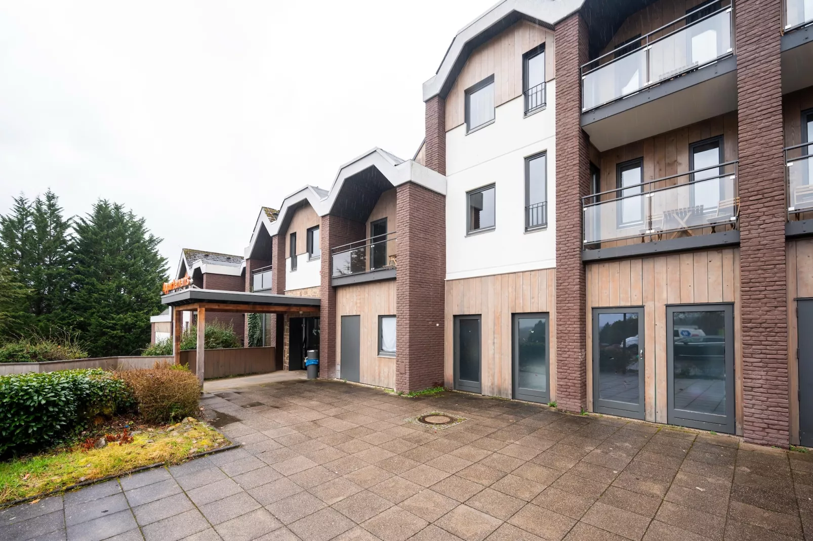 Apartment Ground Floor - Buitenkant zomer