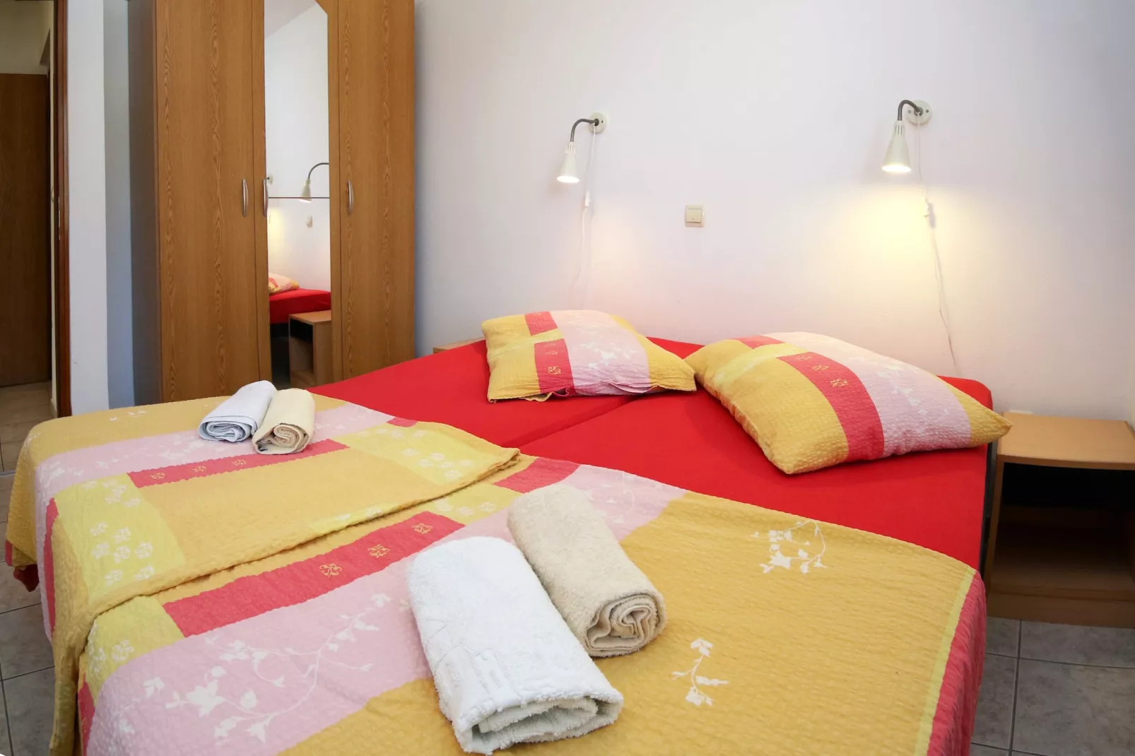 Apartments & Rooms Villa Petra -  One Bedroom Apartment with Balcony and Sea View (A4) - Slaapkamer