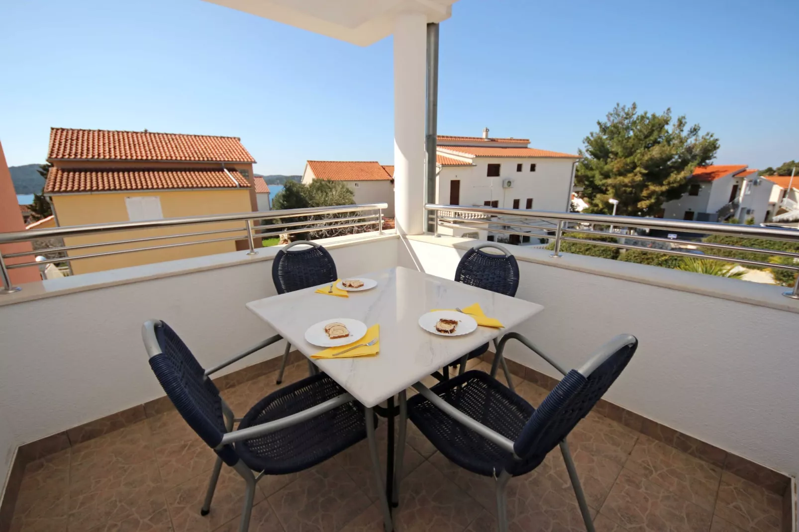 Apartments & Rooms Villa Petra -  One Bedroom Apartment with Balcony and Sea View (A4) - Terrasbalkon