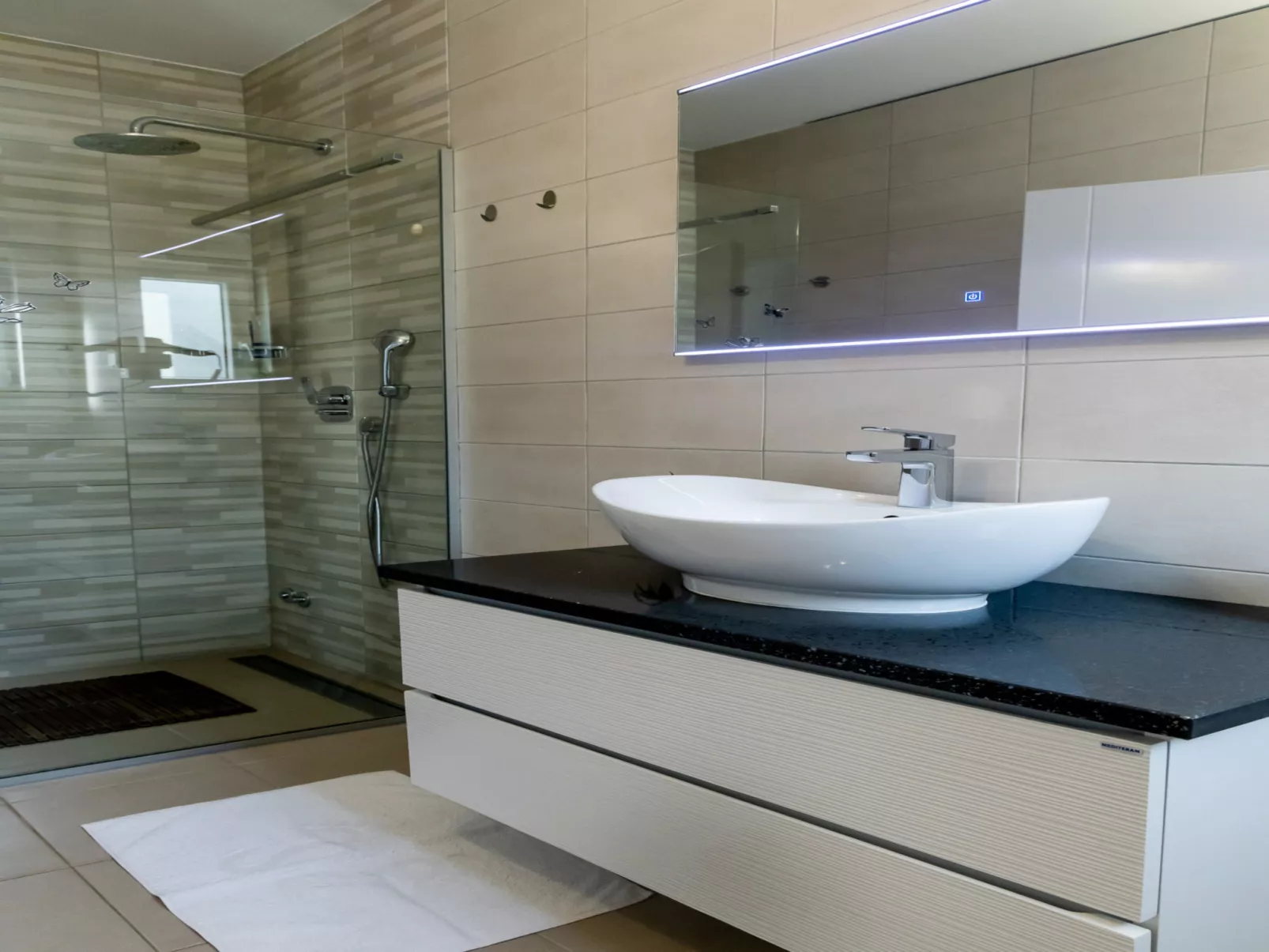 Sunny Adriatic - Binnen