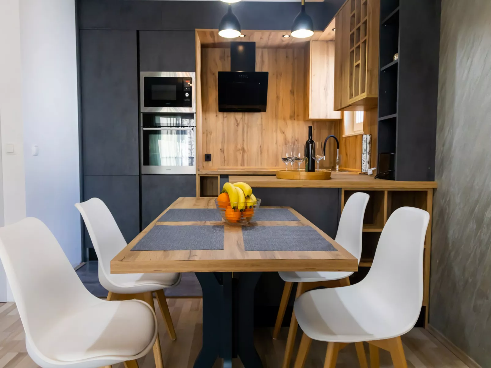 Sunny Adriatic - Binnen