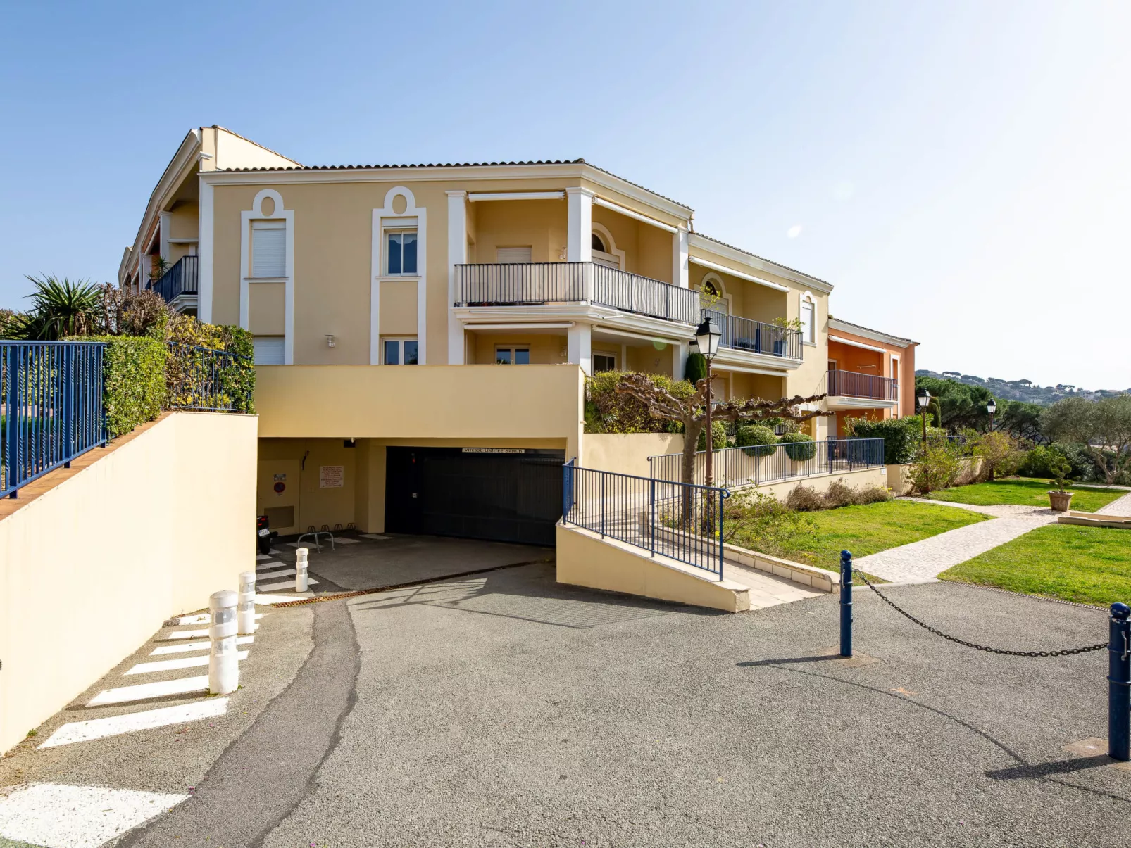 Les Pins Bleus - Buiten