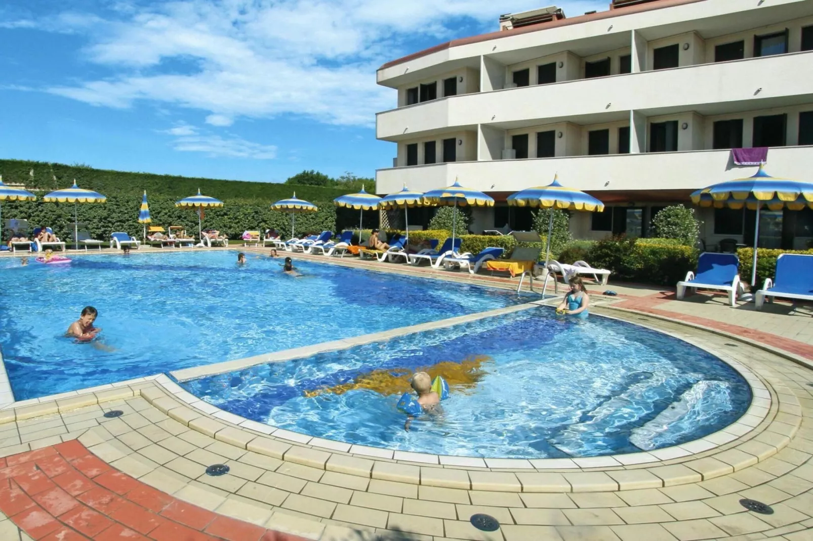 Residence Eurobeach Cavallino-2-Raum-app 40 qm 5 Pers Family