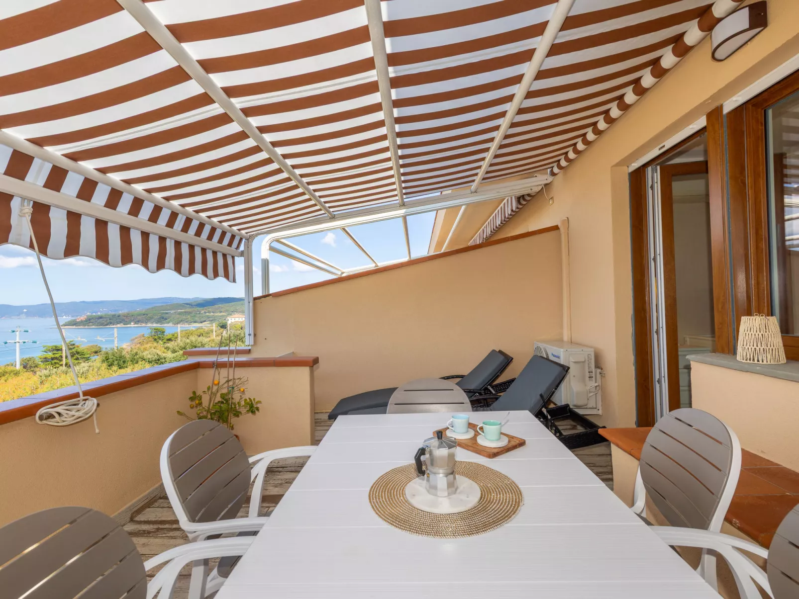 Rosa di sera - Buiten