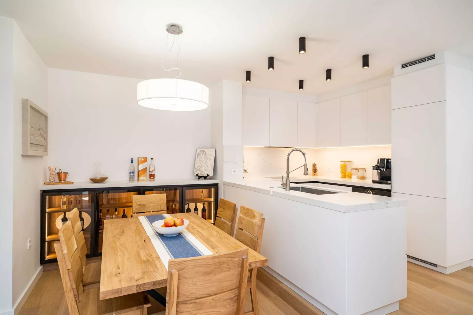 Apartment Villa Claudia - Three Bedroom Apartment with Balcony - Eetkamer