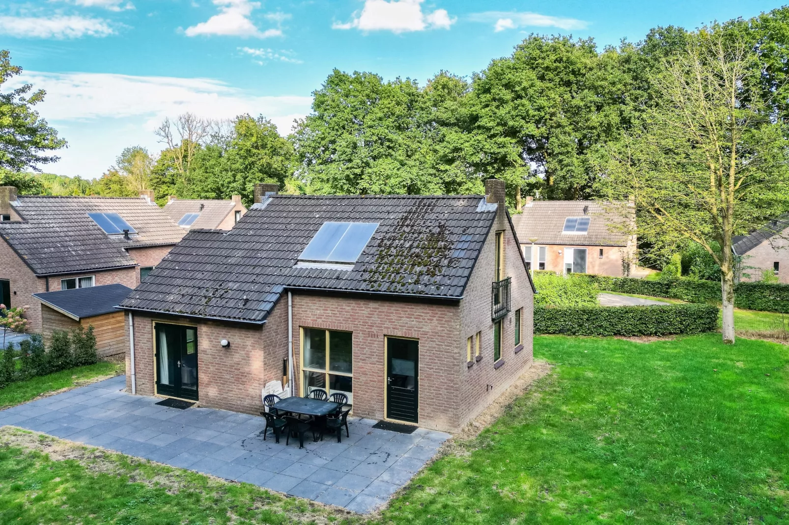 7 - Persoons Forest 217 Sauna Bungalow (copy) (copy) (copy) - Buitenkant zomer