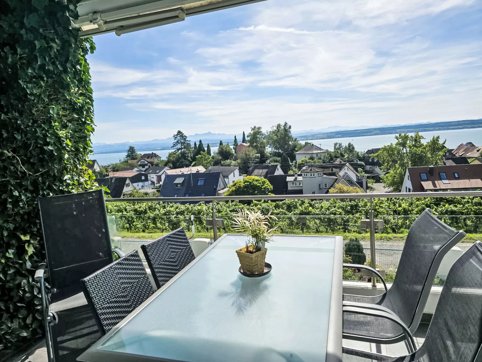 Wohnung B mit Balkon - Buiten