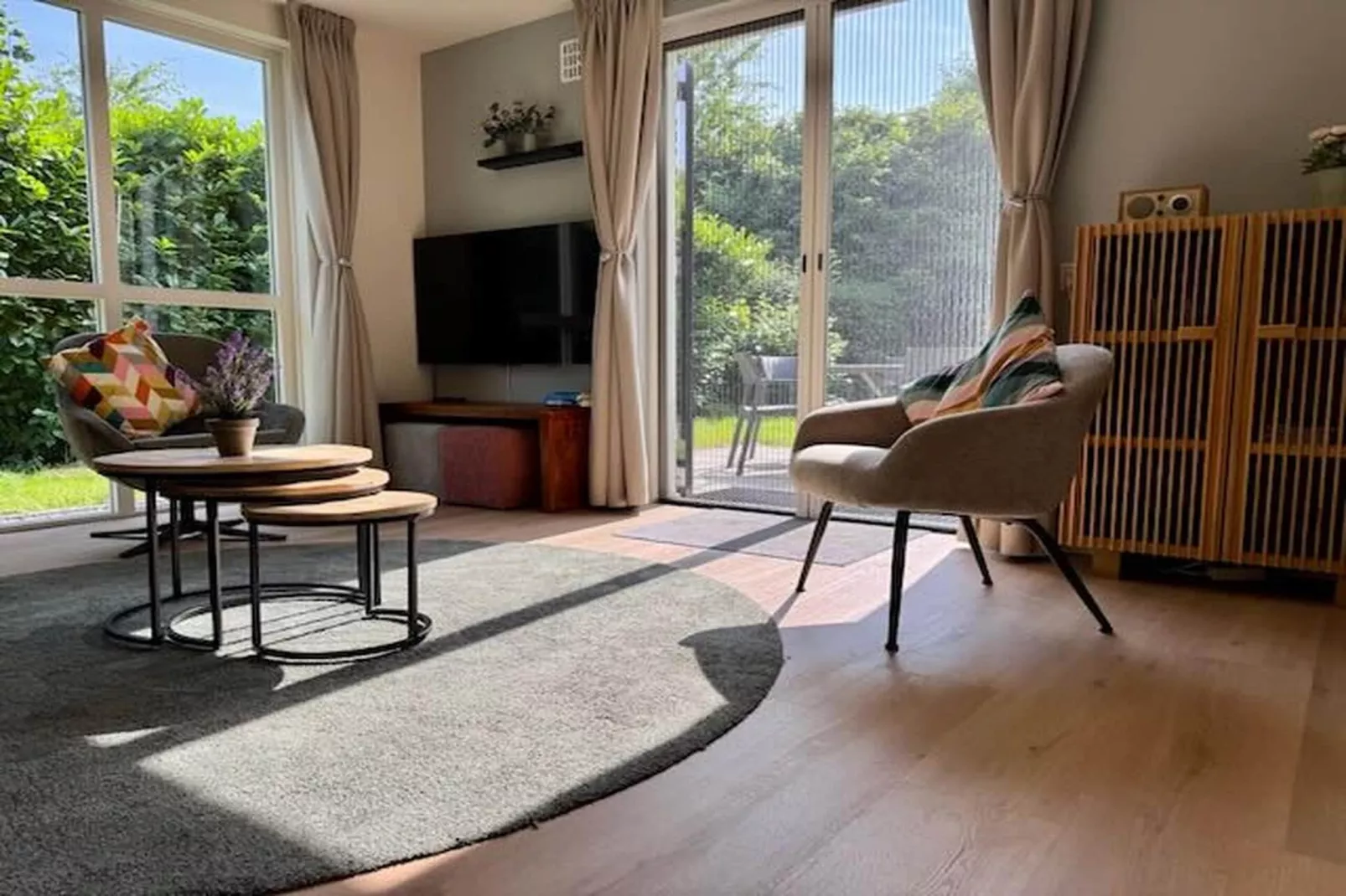 6 - Persons Forest VIP Bungalow (copy) - Woonkamer