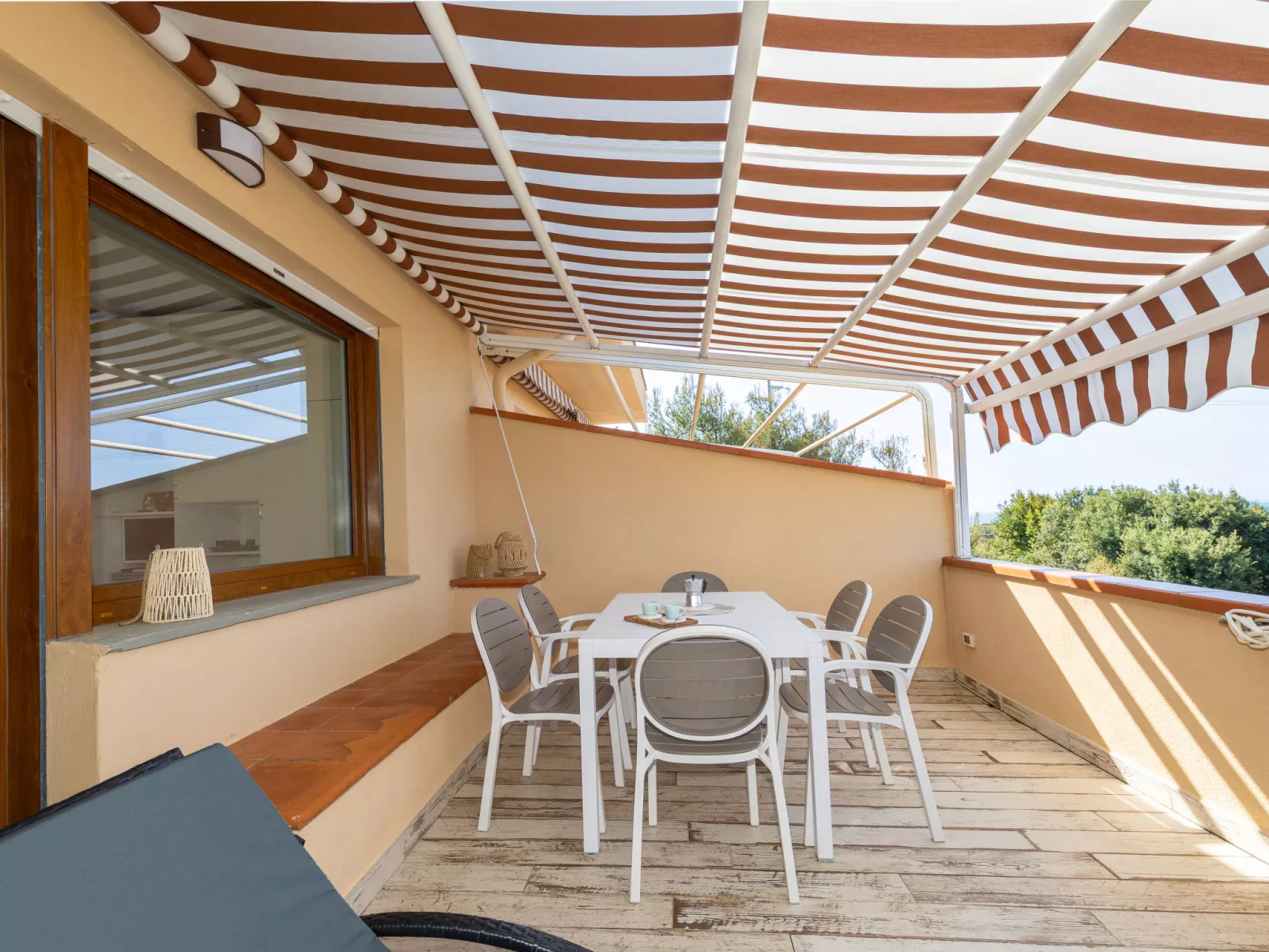 Rosa di sera - Buiten